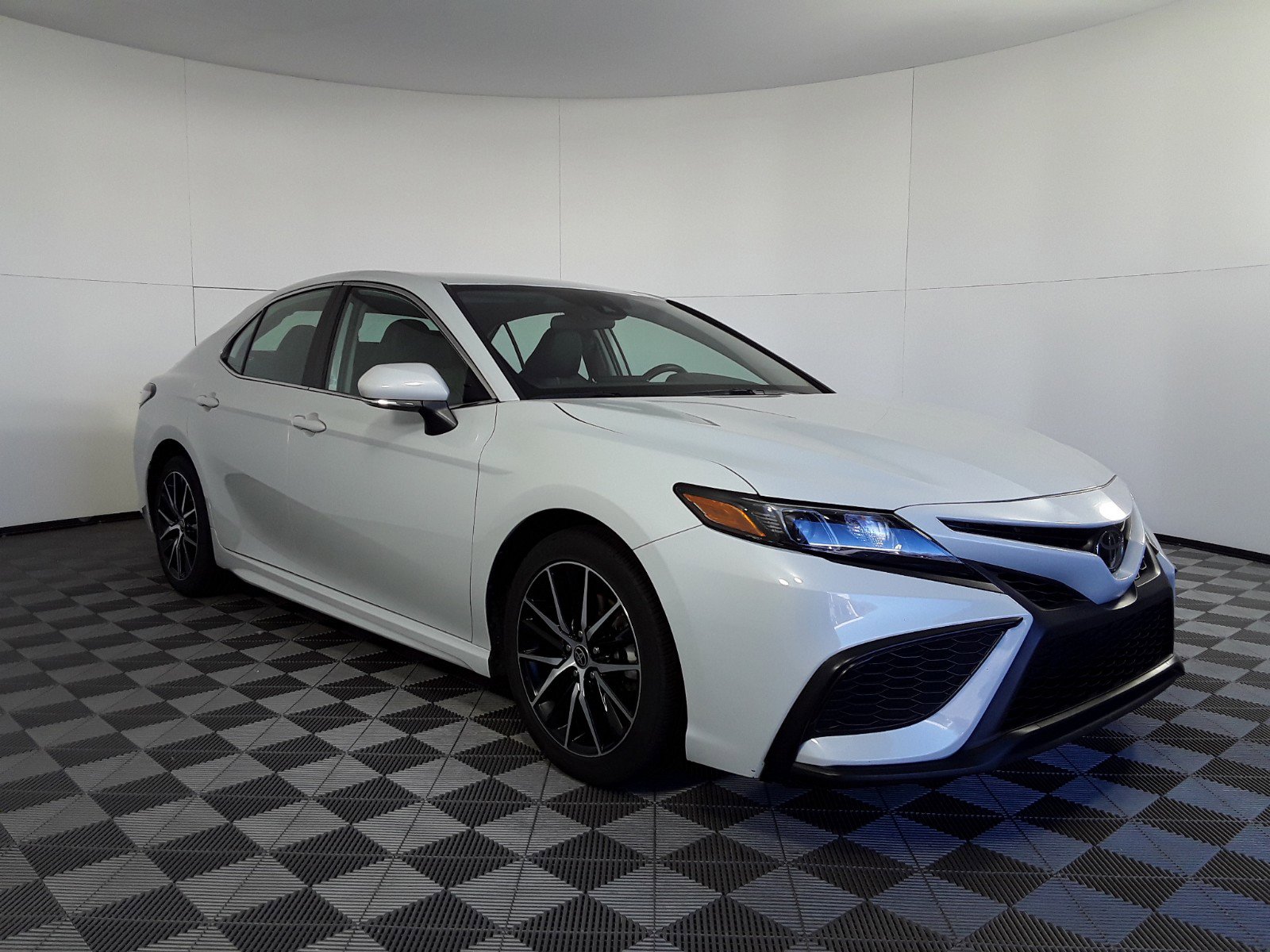 Used 2022 Toyota Camry SE Auto