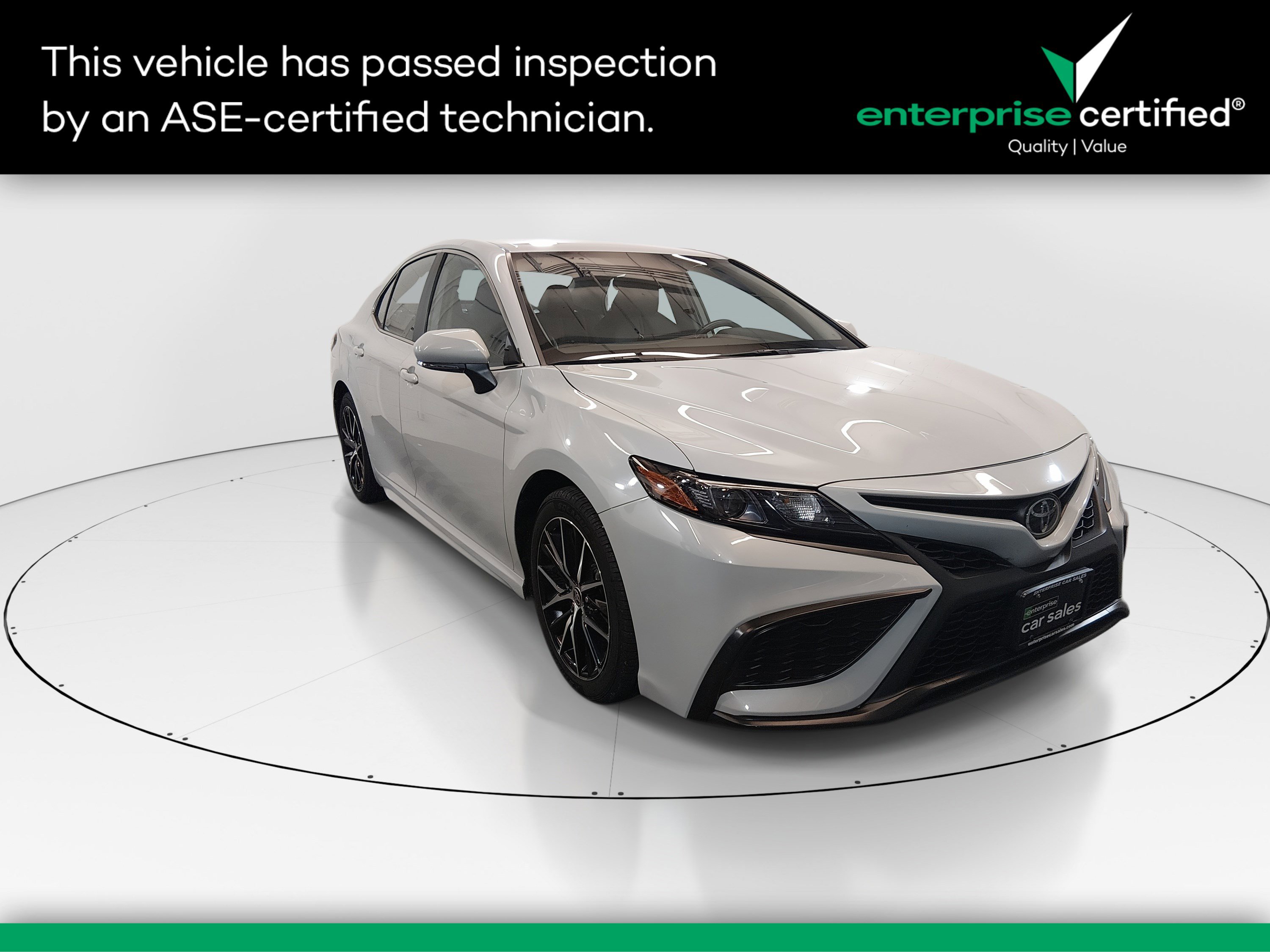 2023 Toyota Camry SE's photo