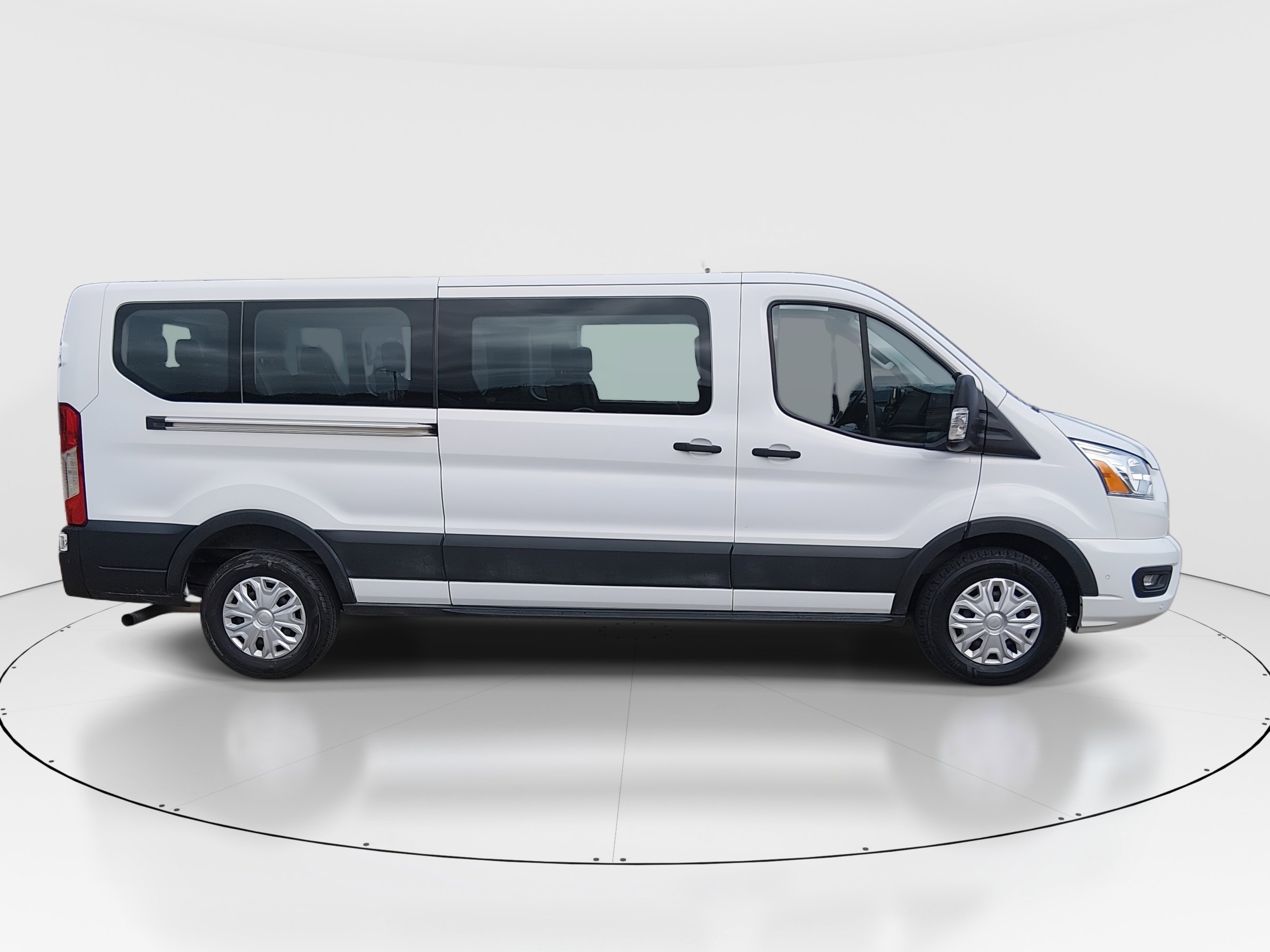 Image of Used 2021 Ford Transit Passenger Wagon XLT T-350 148" Low Roof RWD