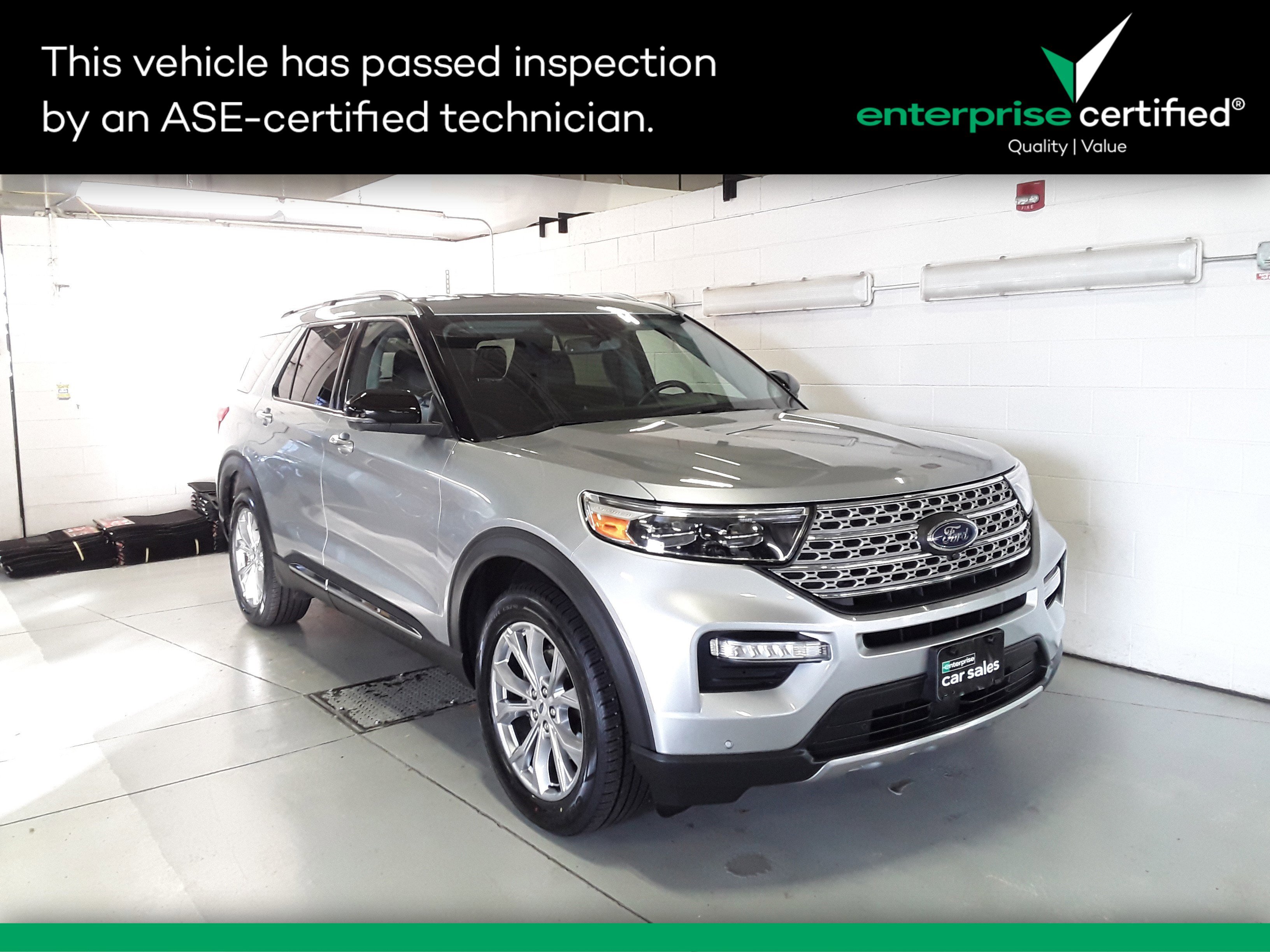 2023 Ford Explorer Limited's photo