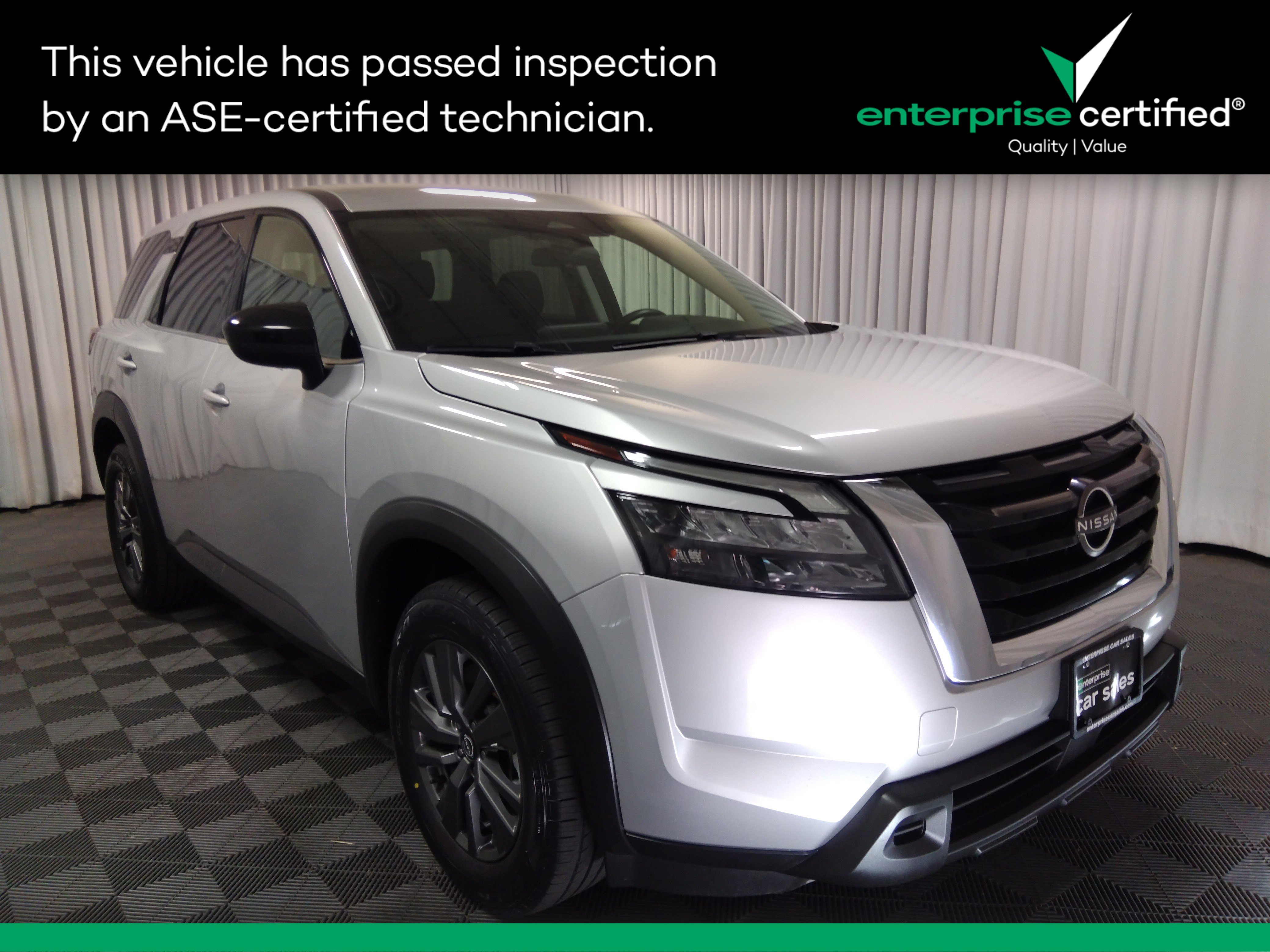 2023 Nissan Pathfinder S's photo