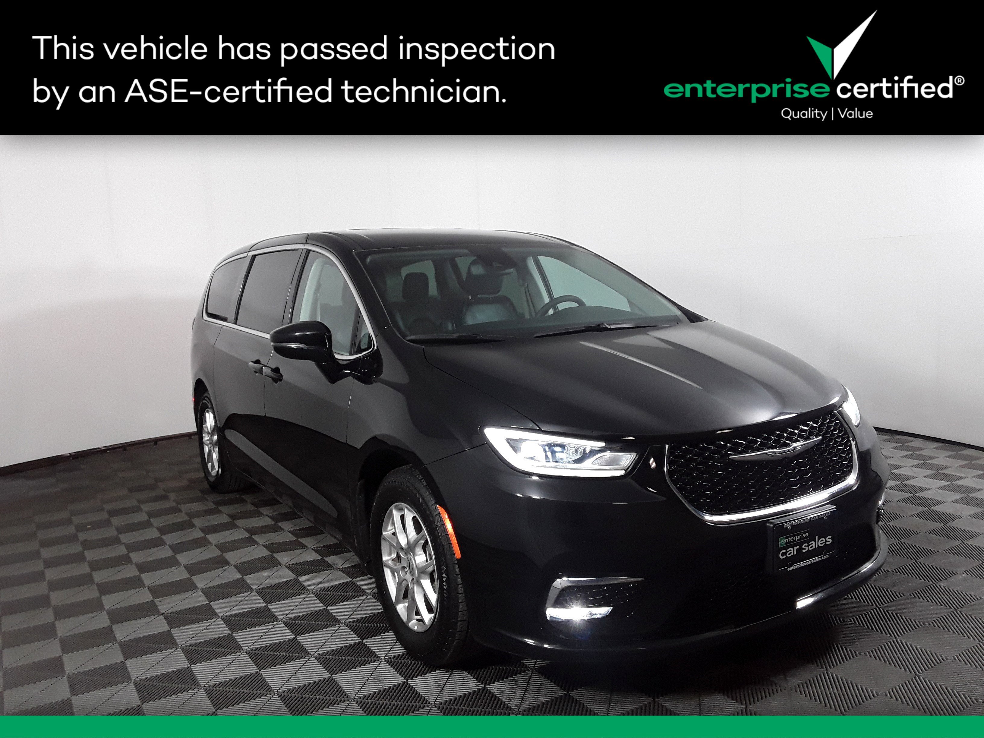 Used 2024 Chrysler Pacifica Touring L FWD