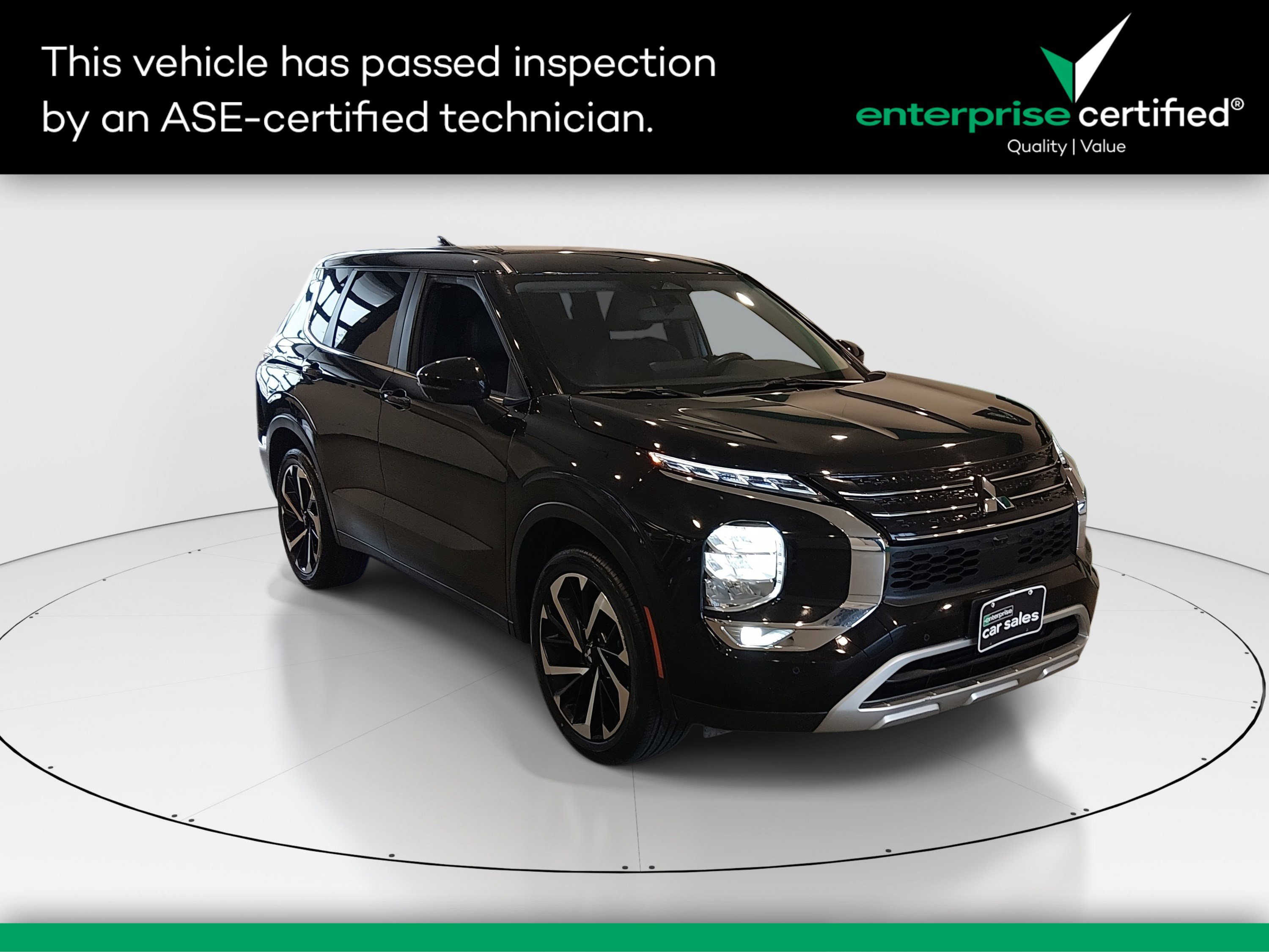 2024 Mitsubishi Outlander SE's photo