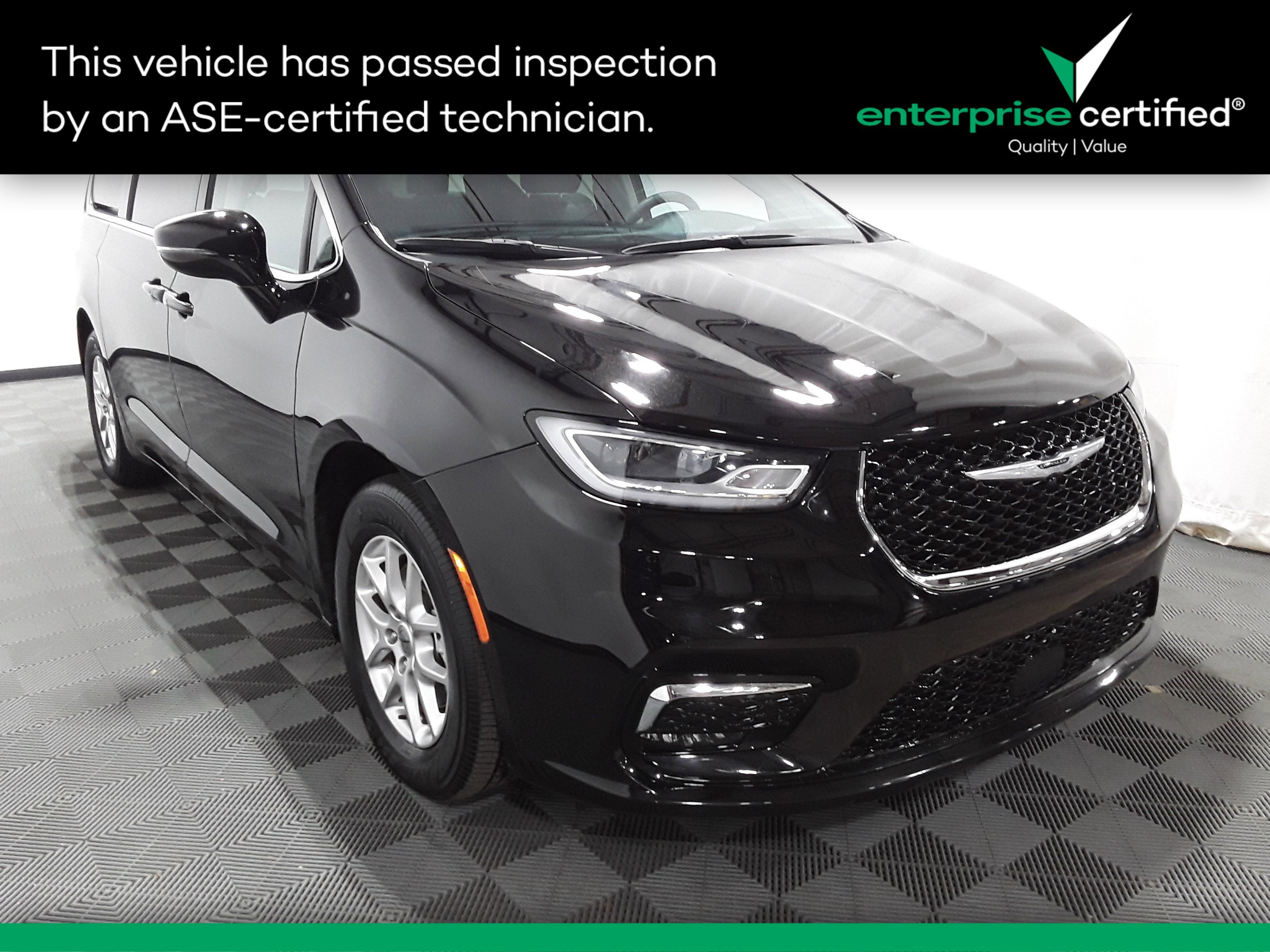 2024 Chrysler Pacifica Touring L's photo