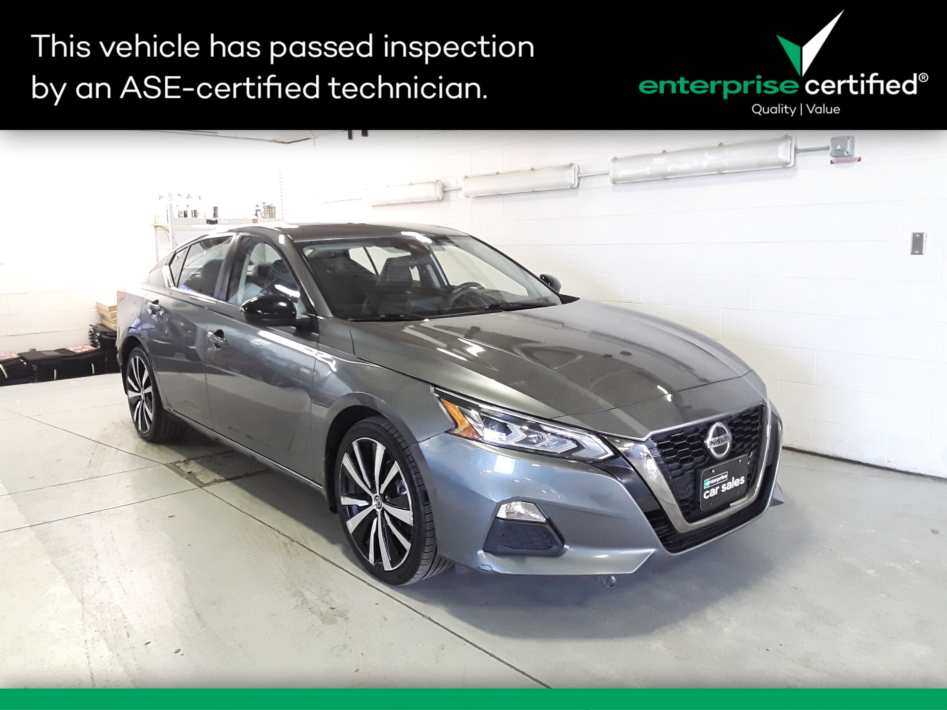 2022 Nissan Altima SR's photo