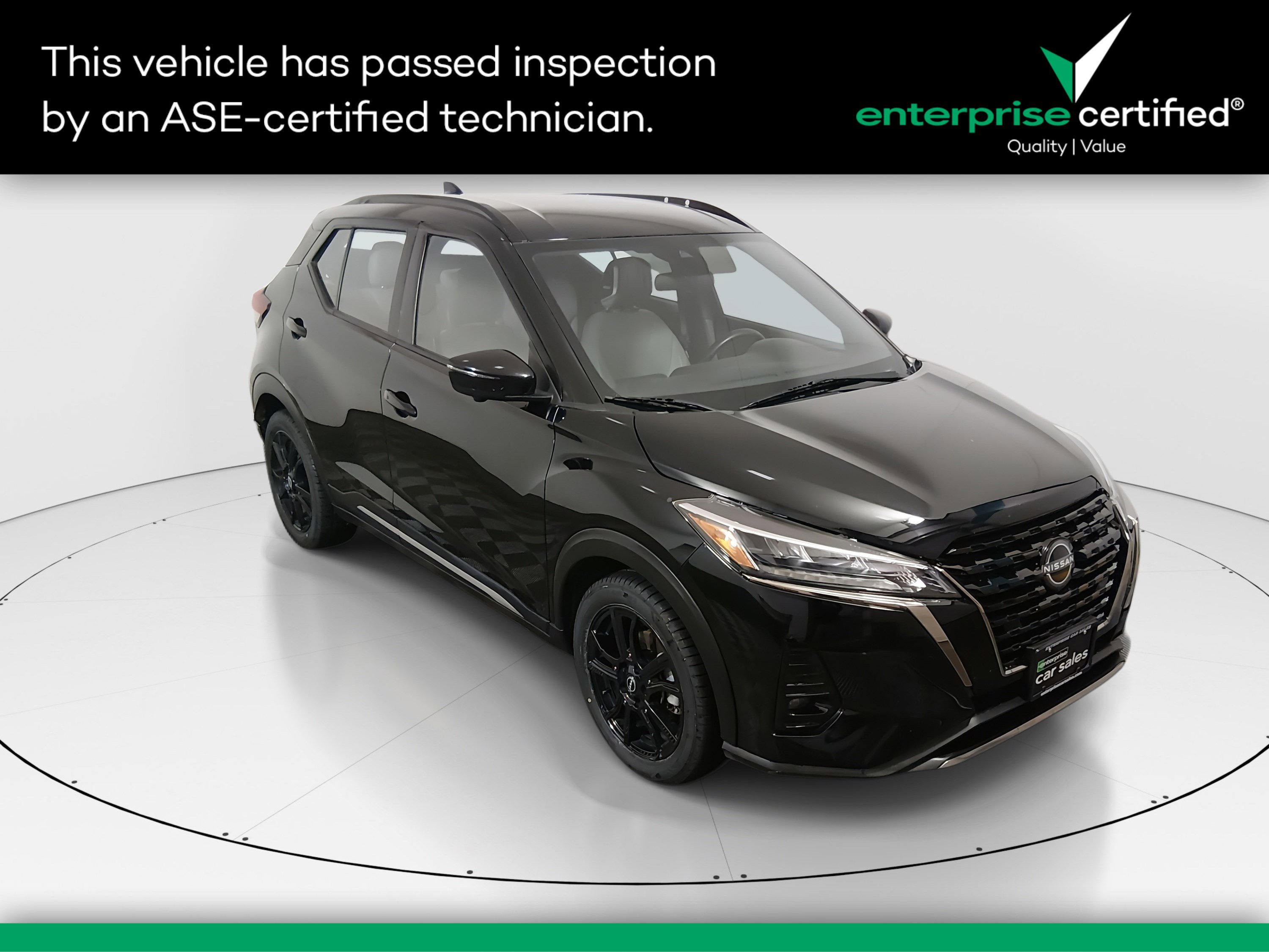 2023 Nissan Kicks SR's photo