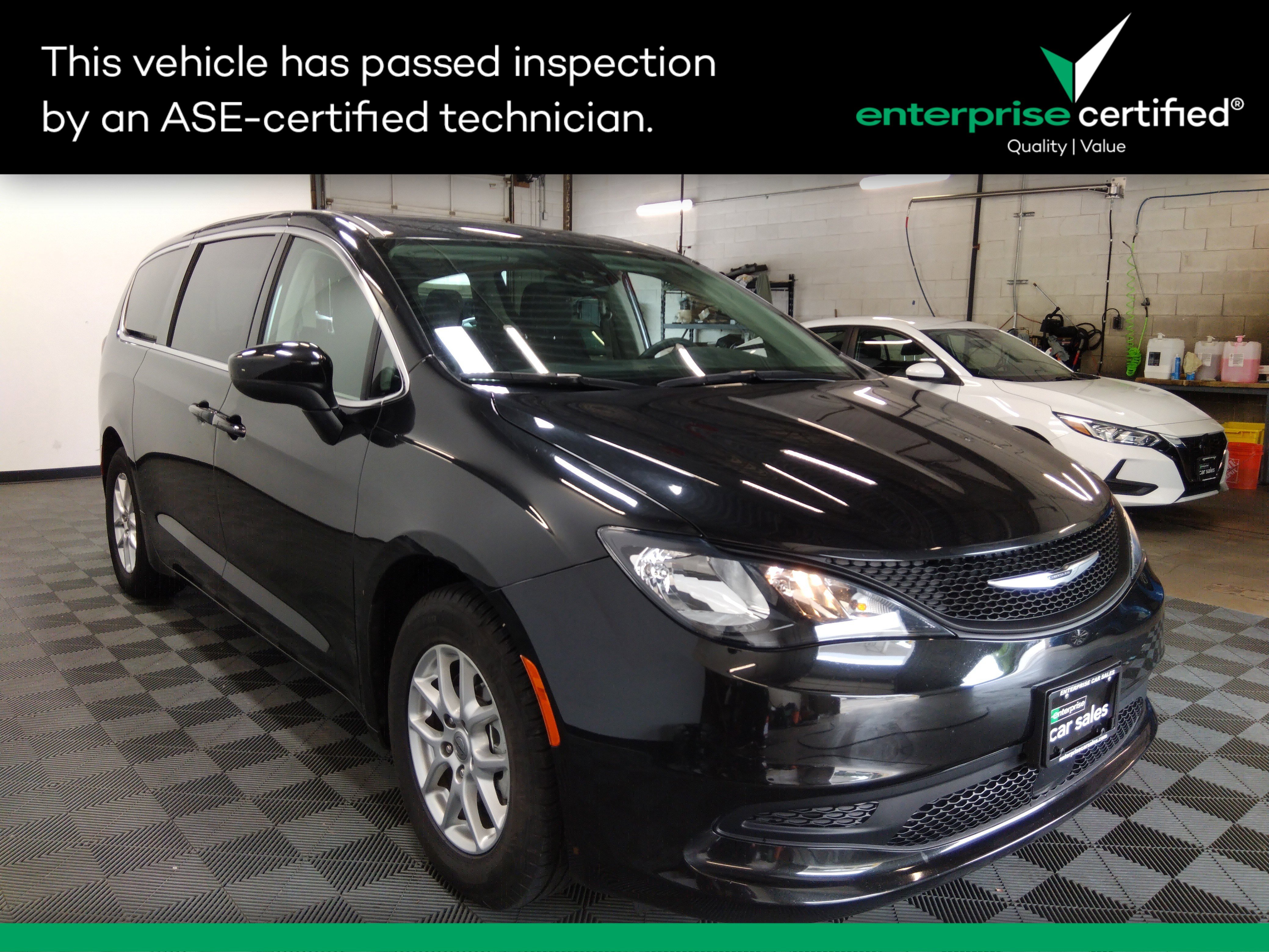 2023 Chrysler Voyager LX FWD