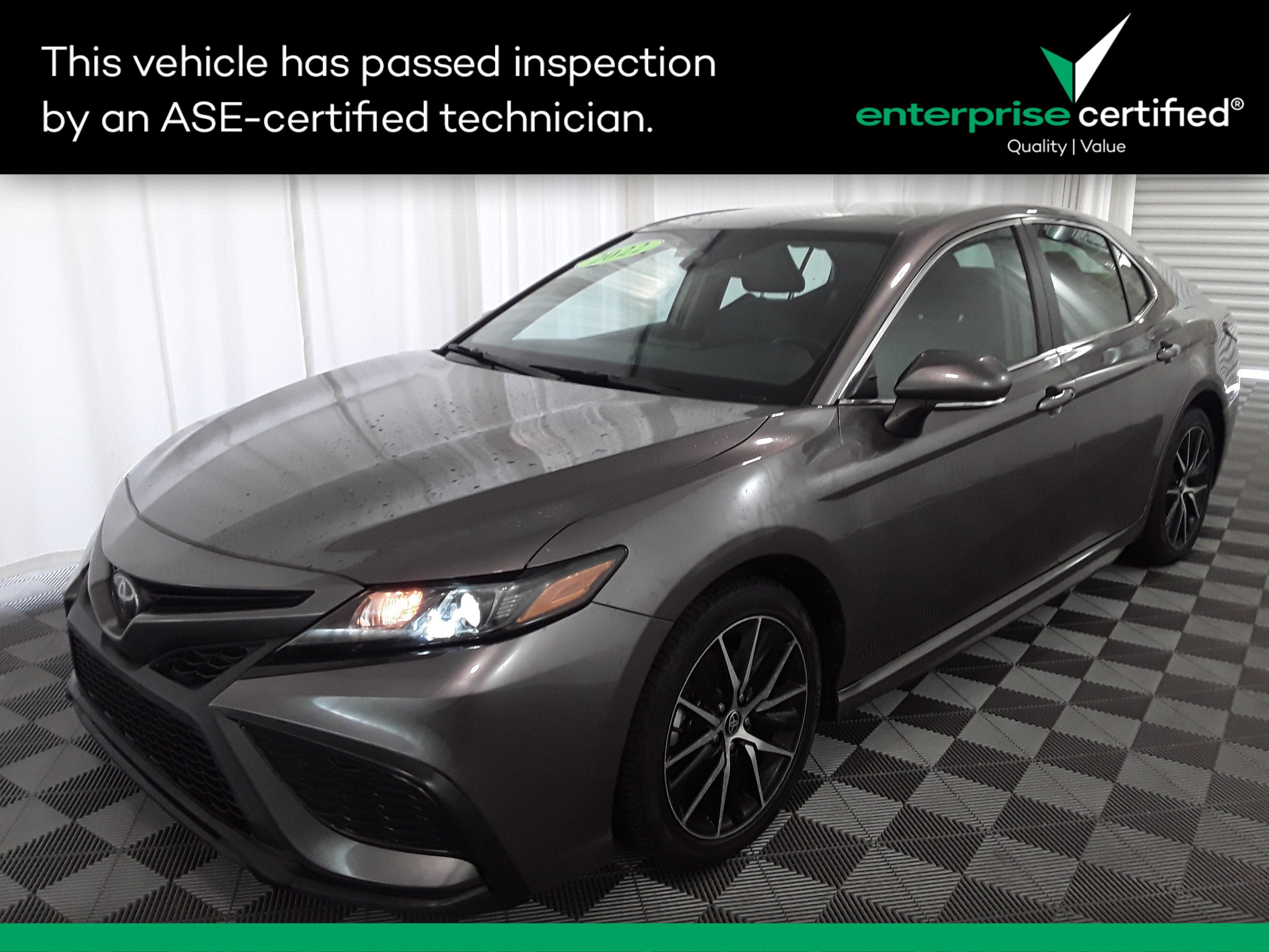 2022 Toyota Camry SE Auto