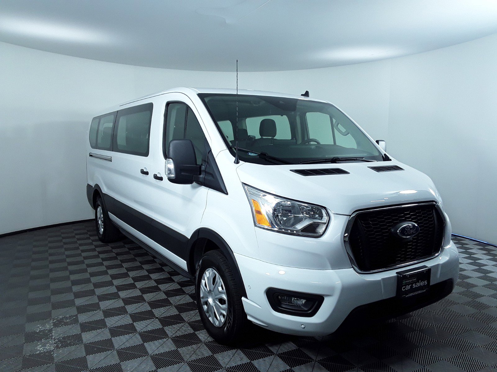 2022 Ford Transit Passenger Wagon T-350 148