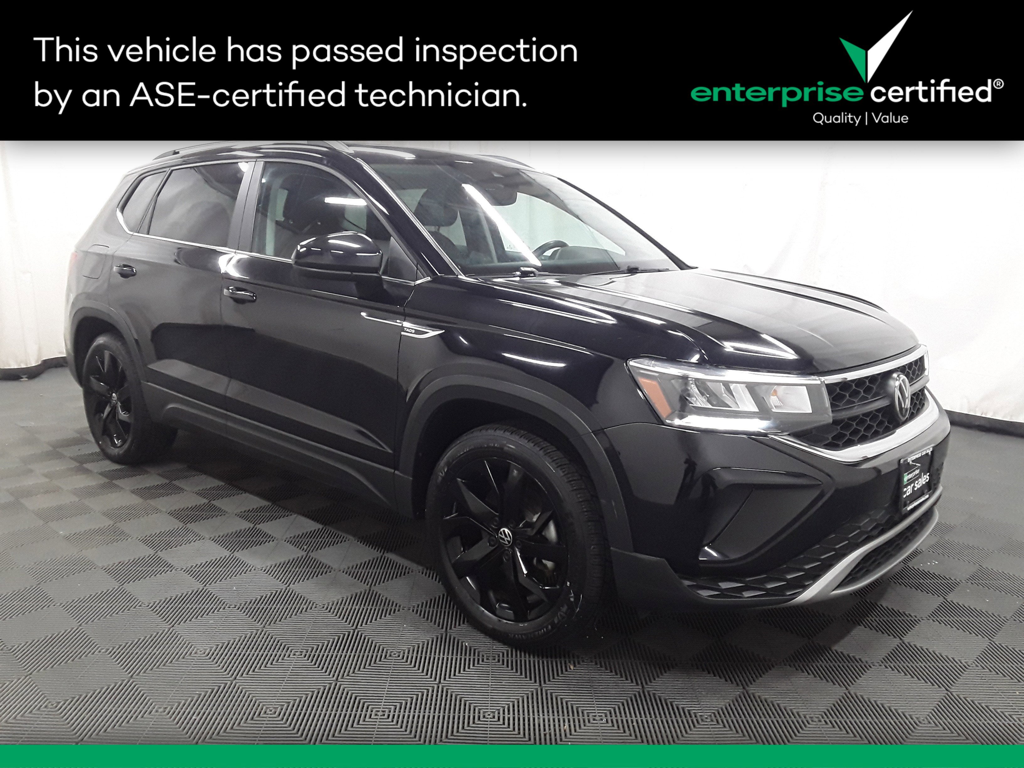 2022 Volkswagen Taos SE's photo