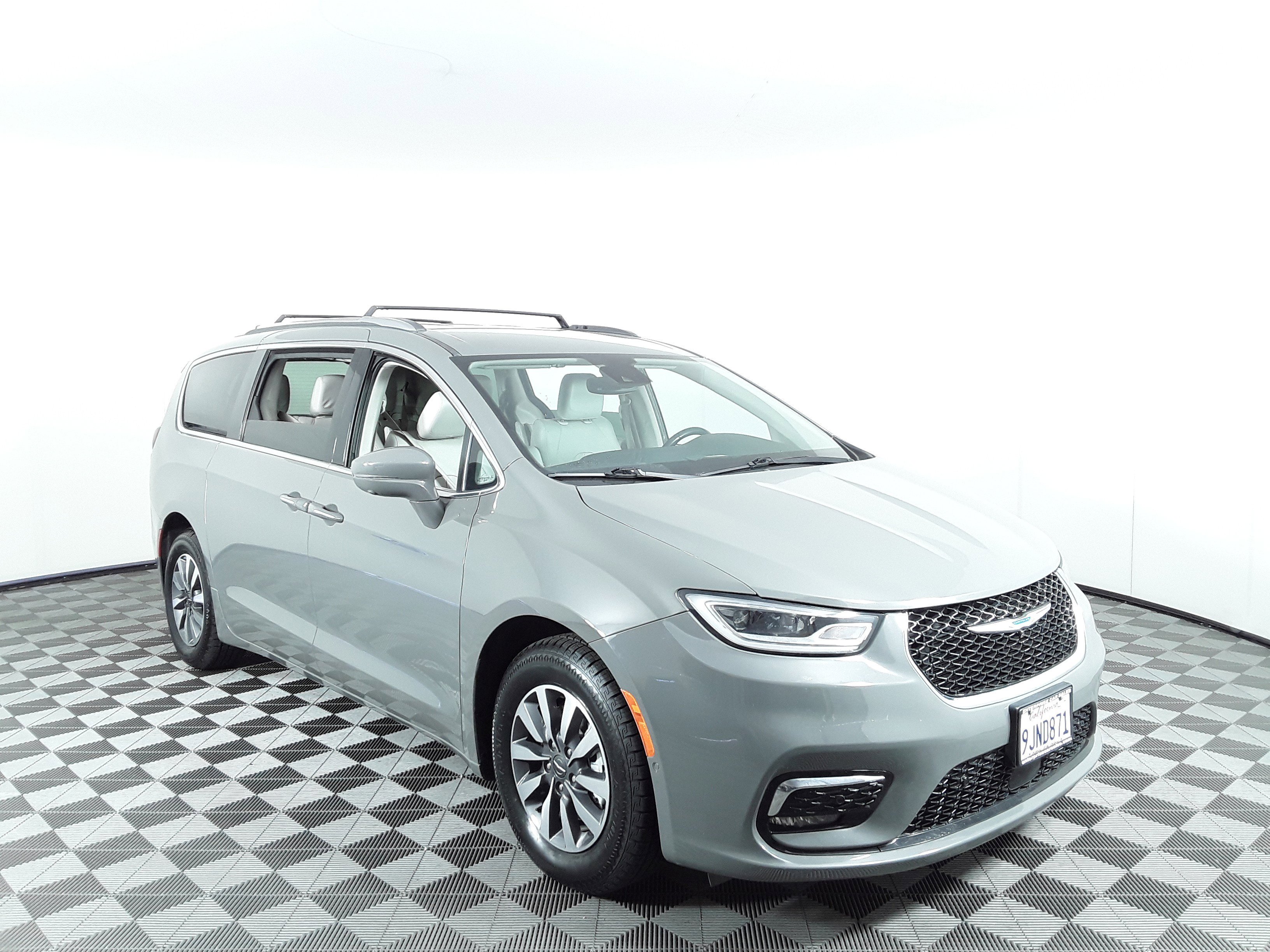 2021 Chrysler Pacifica Hybrid Touring L FWD