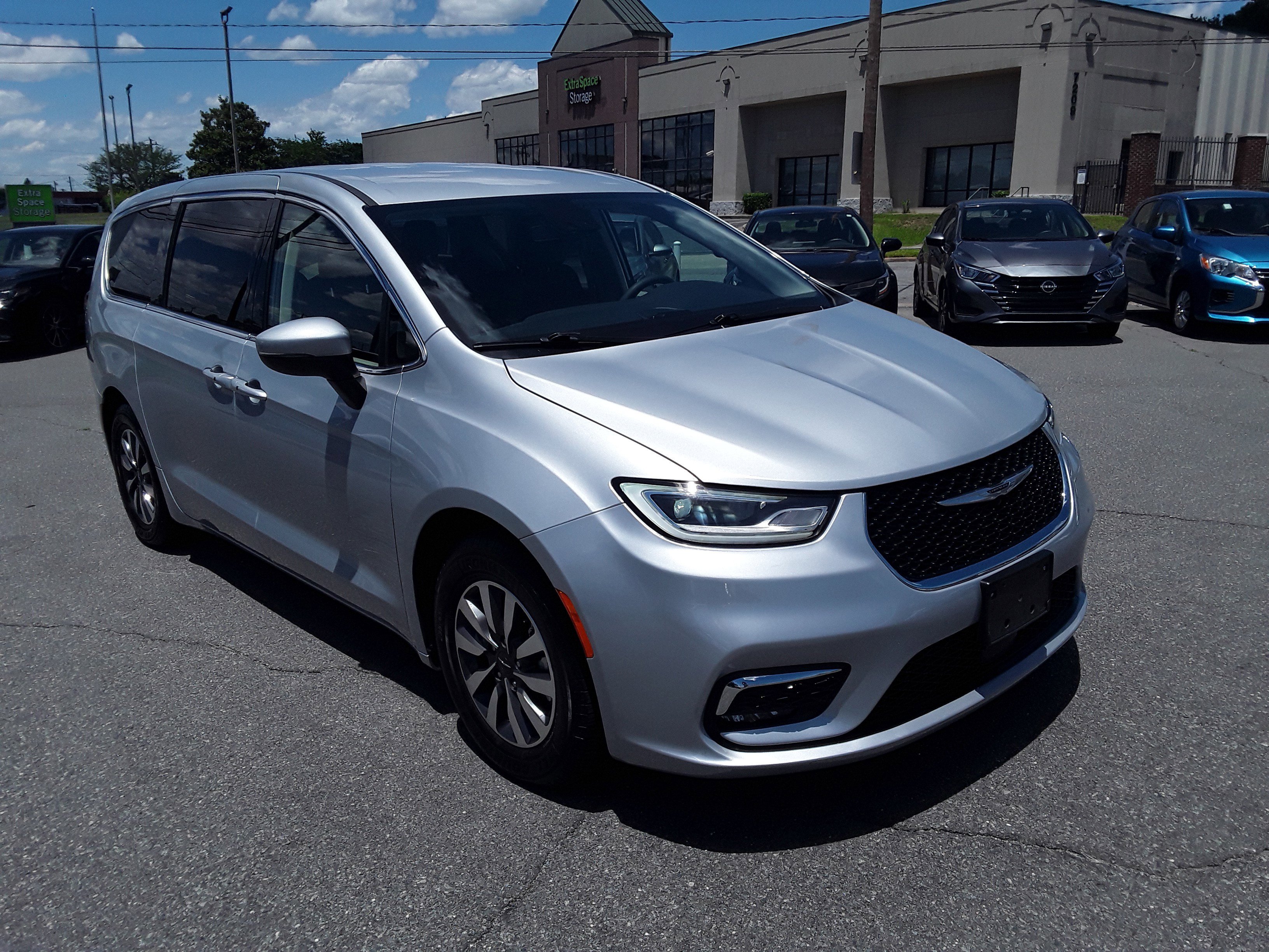 2023 Chrysler Pacifica Hybrid Touring L FWD