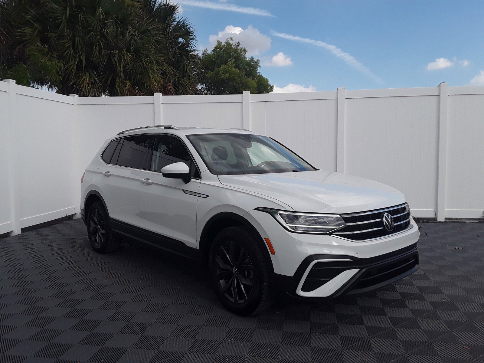 2022 Volkswagen Tiguan 2.0T SE FWD