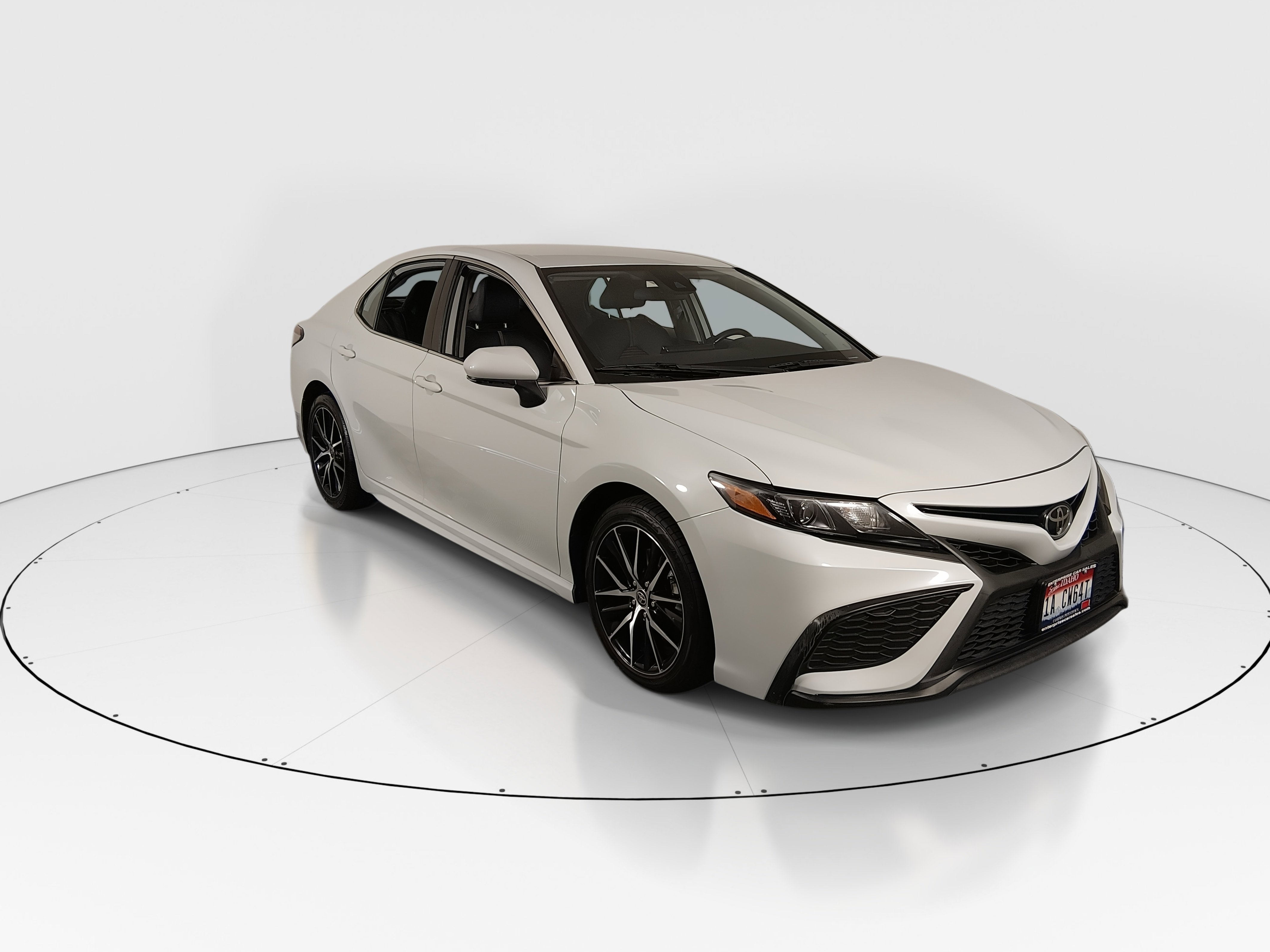 2023 Toyota Camry SE's photo