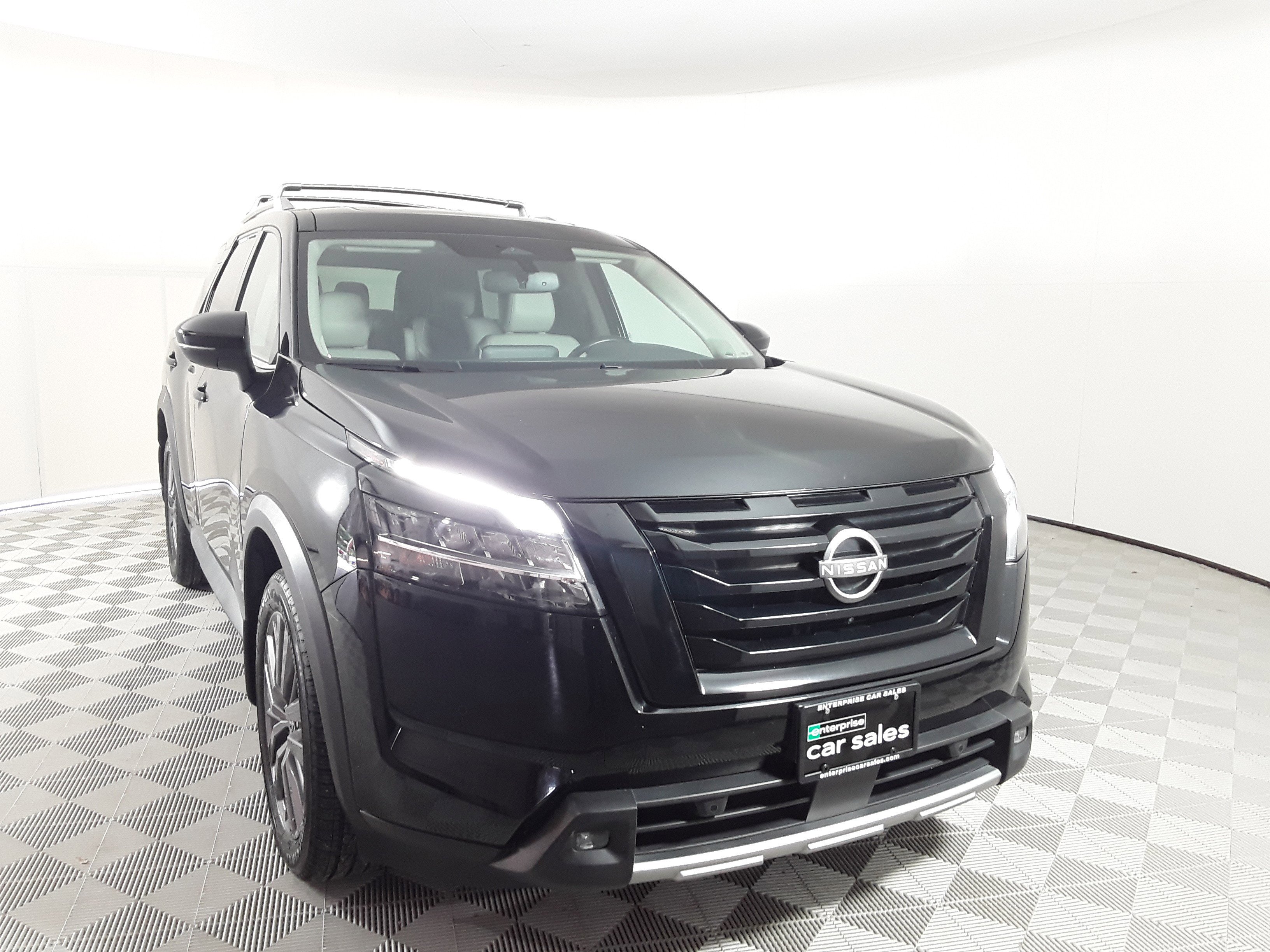 2022 Nissan Pathfinder SL 2WD