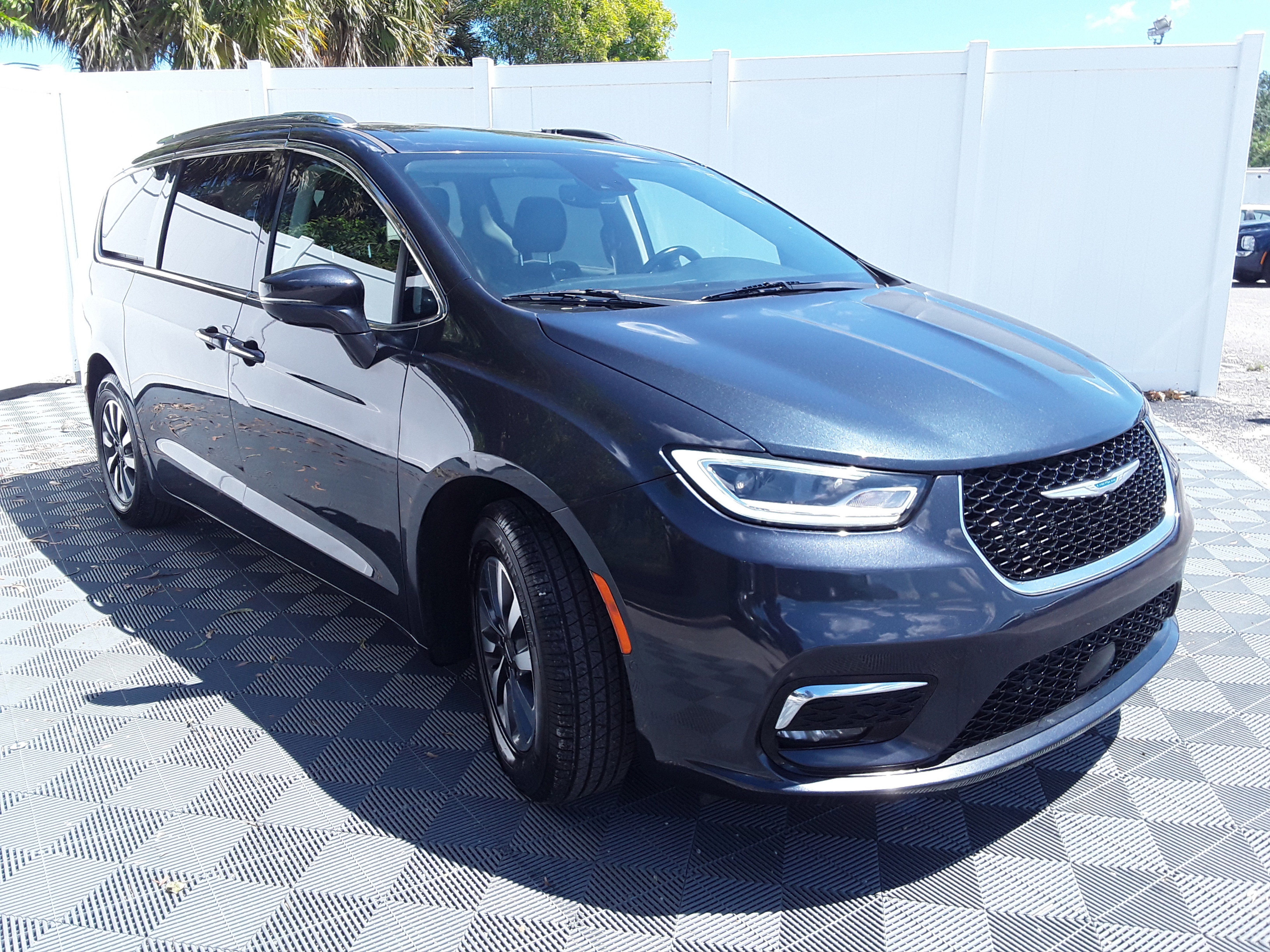 2021 Chrysler Pacifica Hybrid Touring L FWD