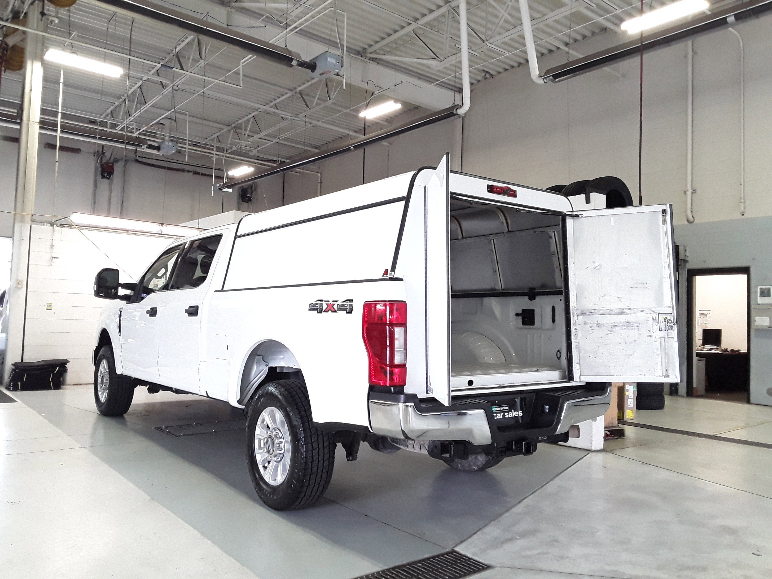 Image 8 of Used 2022 Ford Super Duty F-250 SRW XLT 4WD Crew Cab 6.75' Box