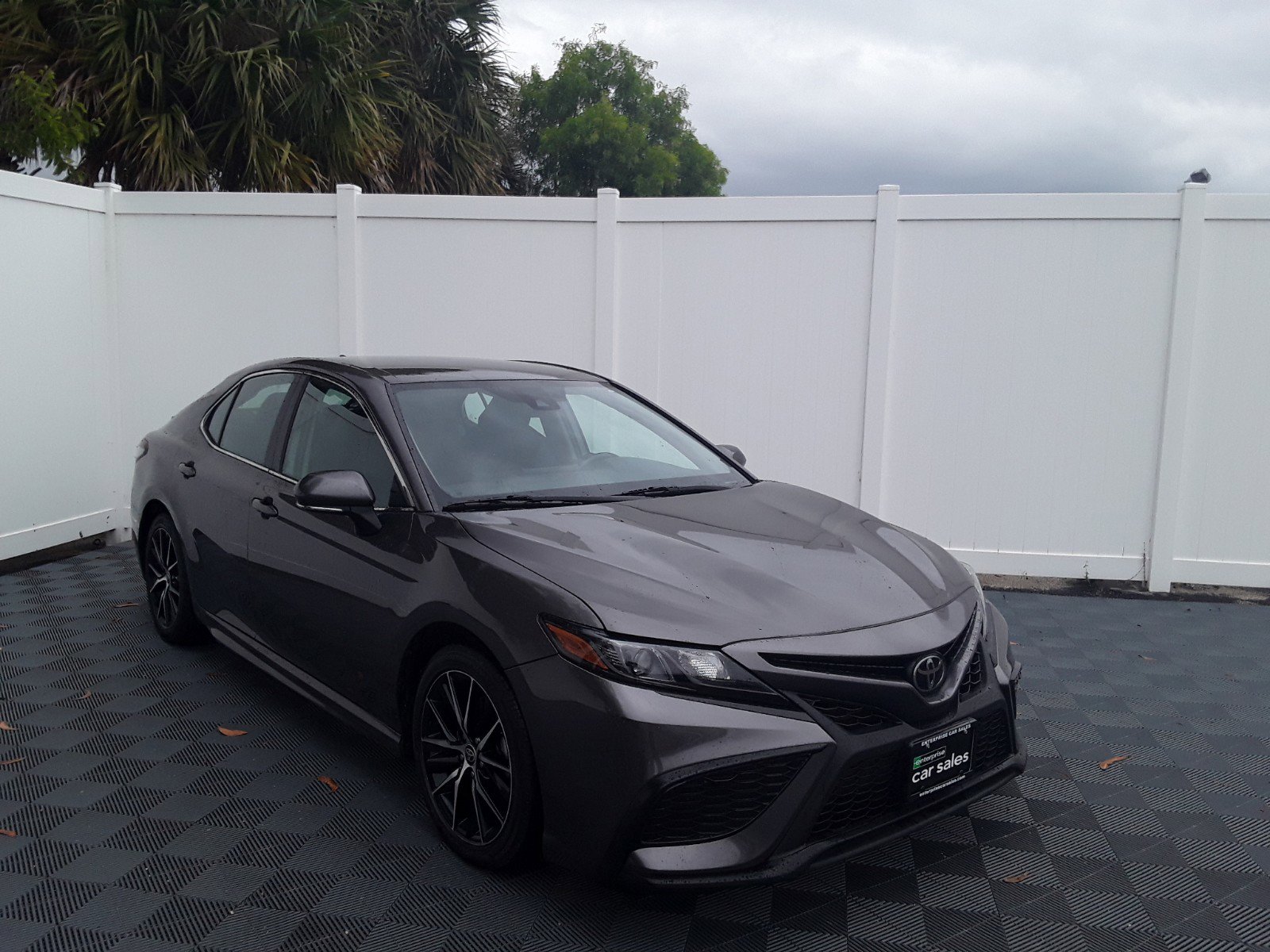 Used 2022 Toyota Camry SE Auto