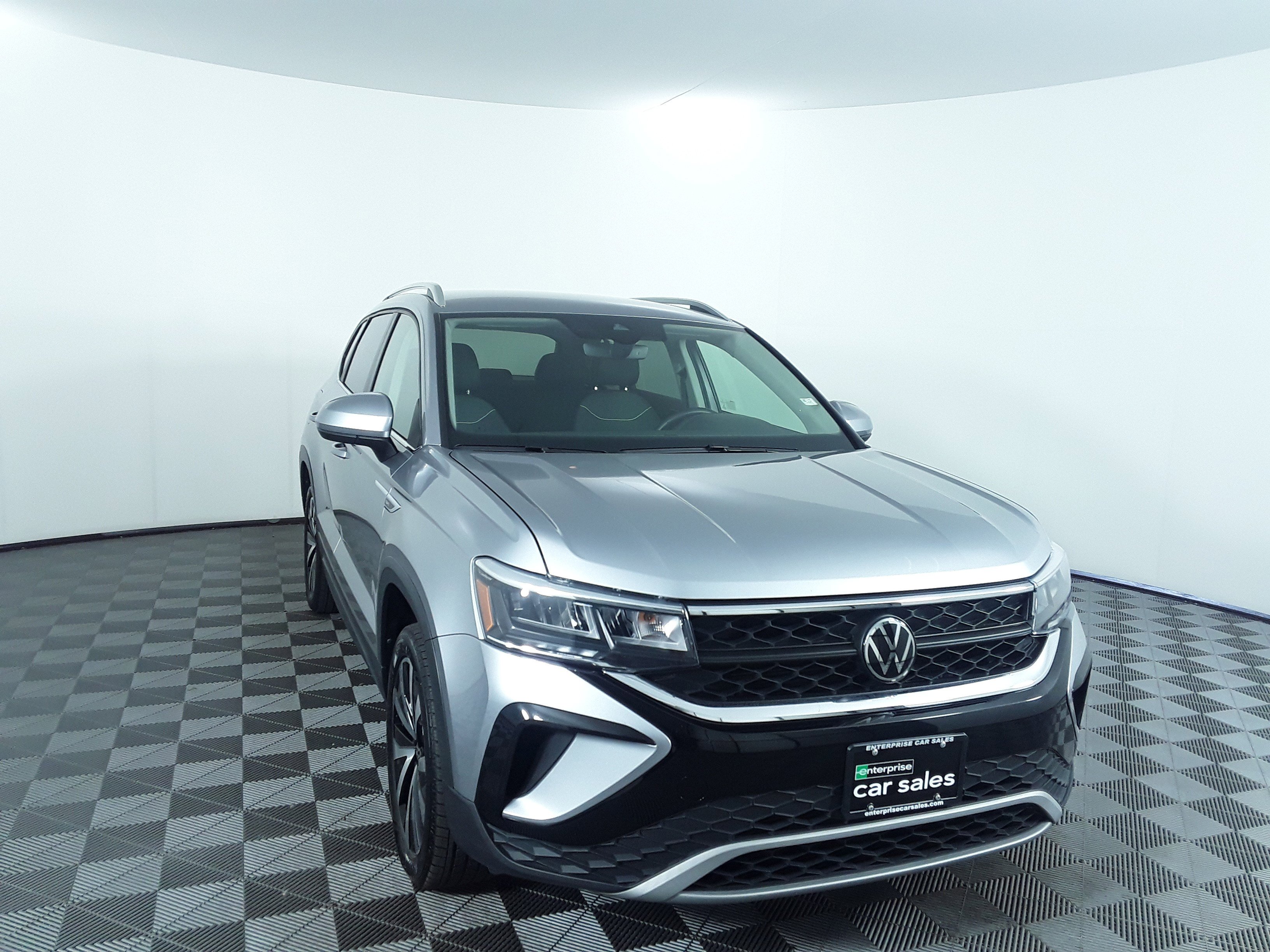 2024 Volkswagen Taos SE FWD