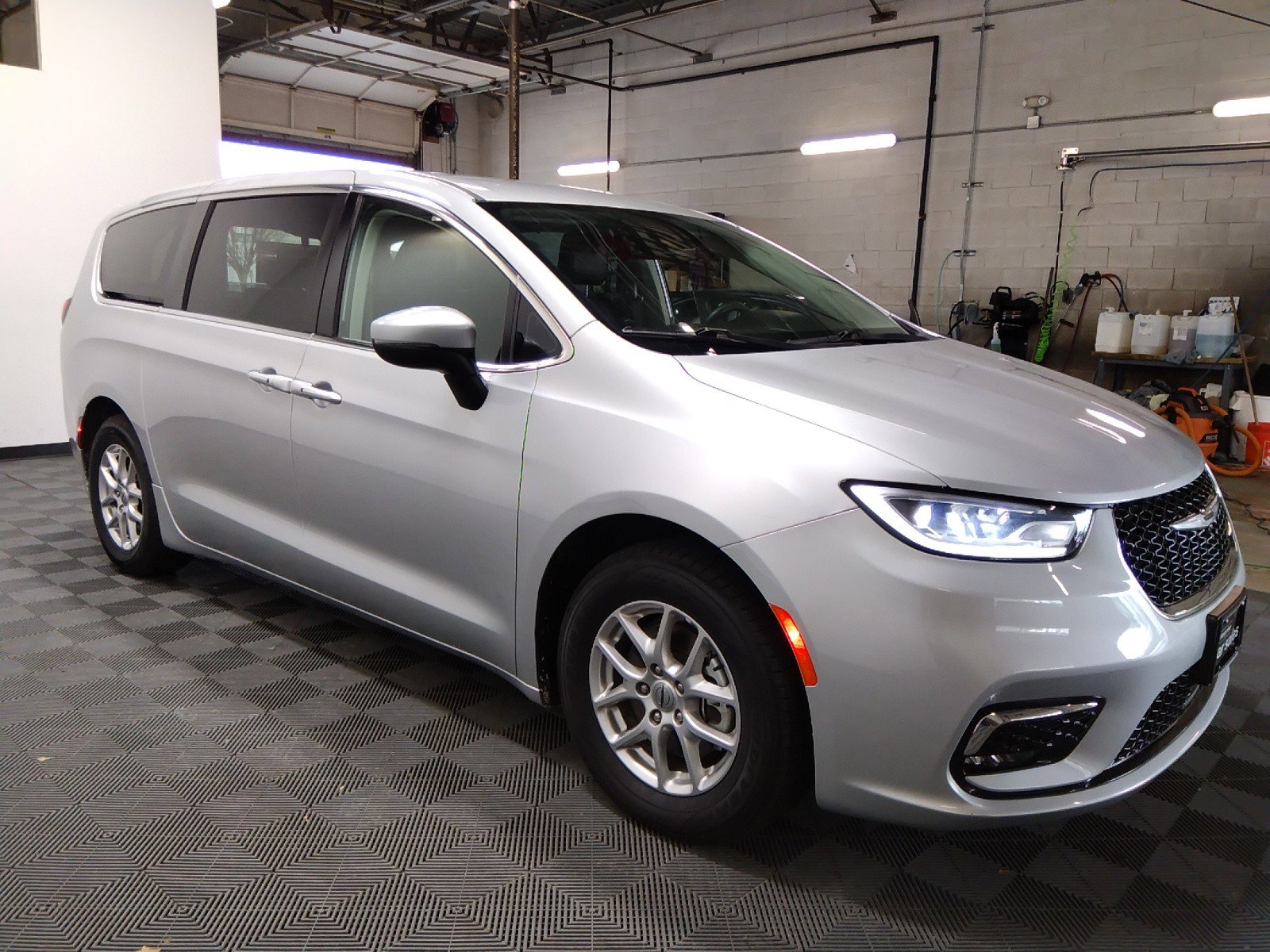 2023 Chrysler Pacifica Touring L FWD