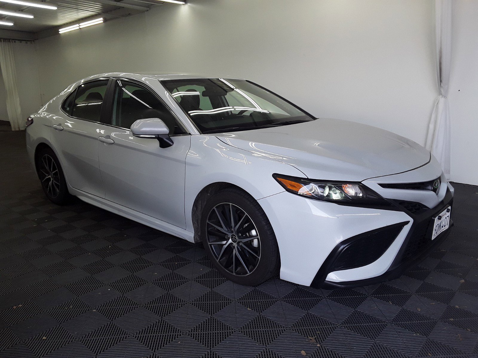 2023 Toyota Camry SE Auto