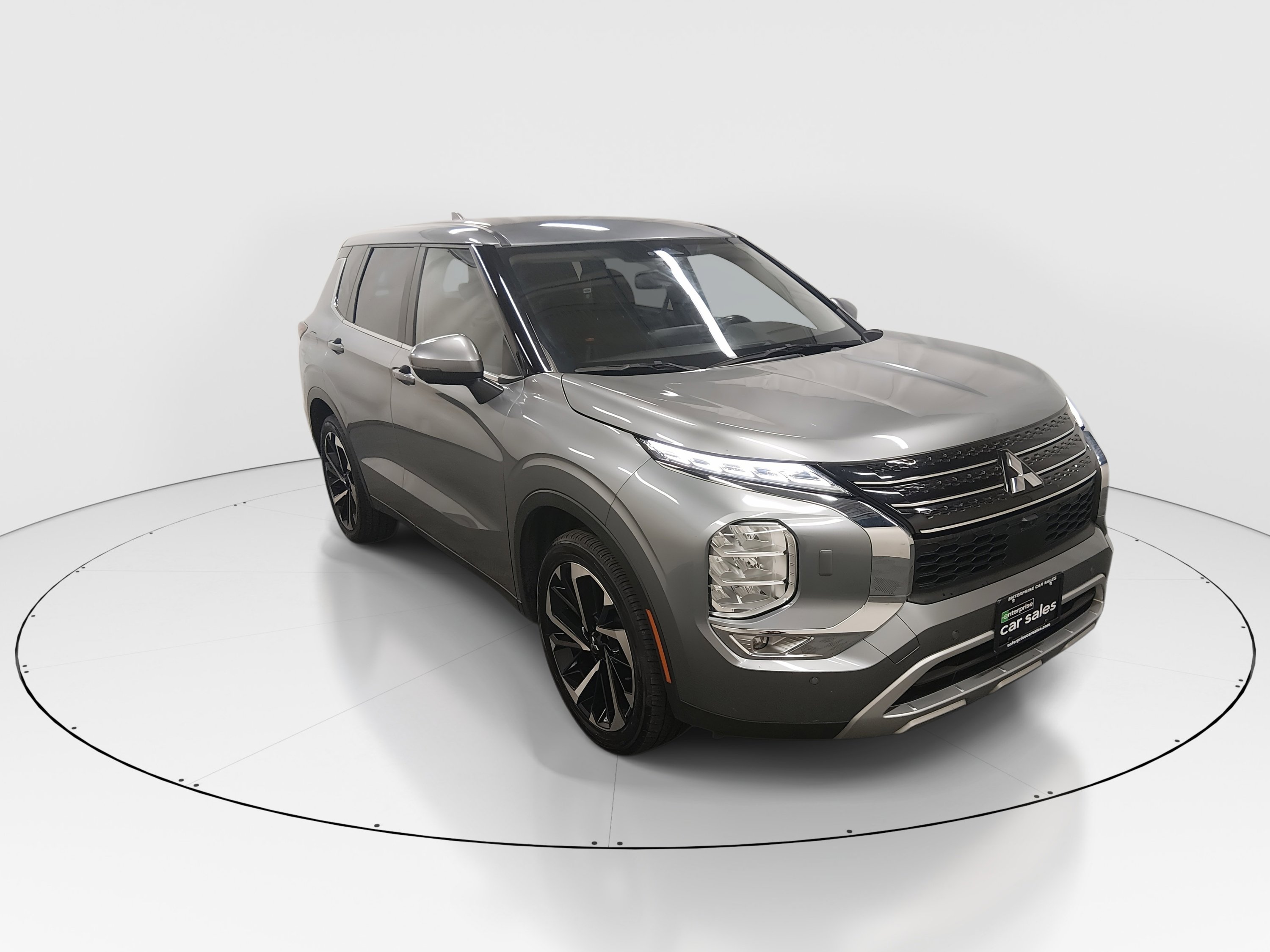 2024 Mitsubishi Outlander SE's photo