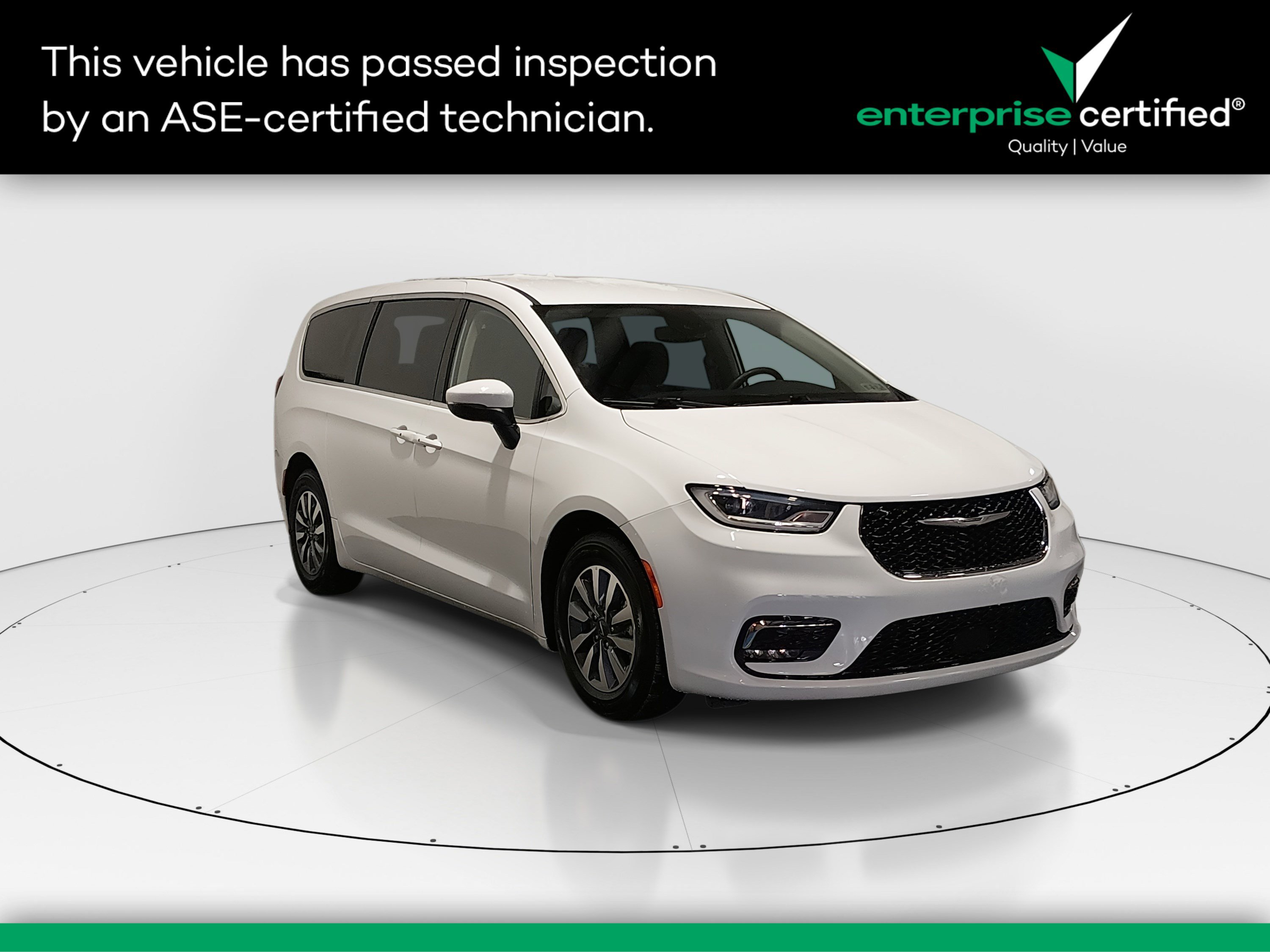 2023 Chrysler Pacifica Hybrid Touring L's photo