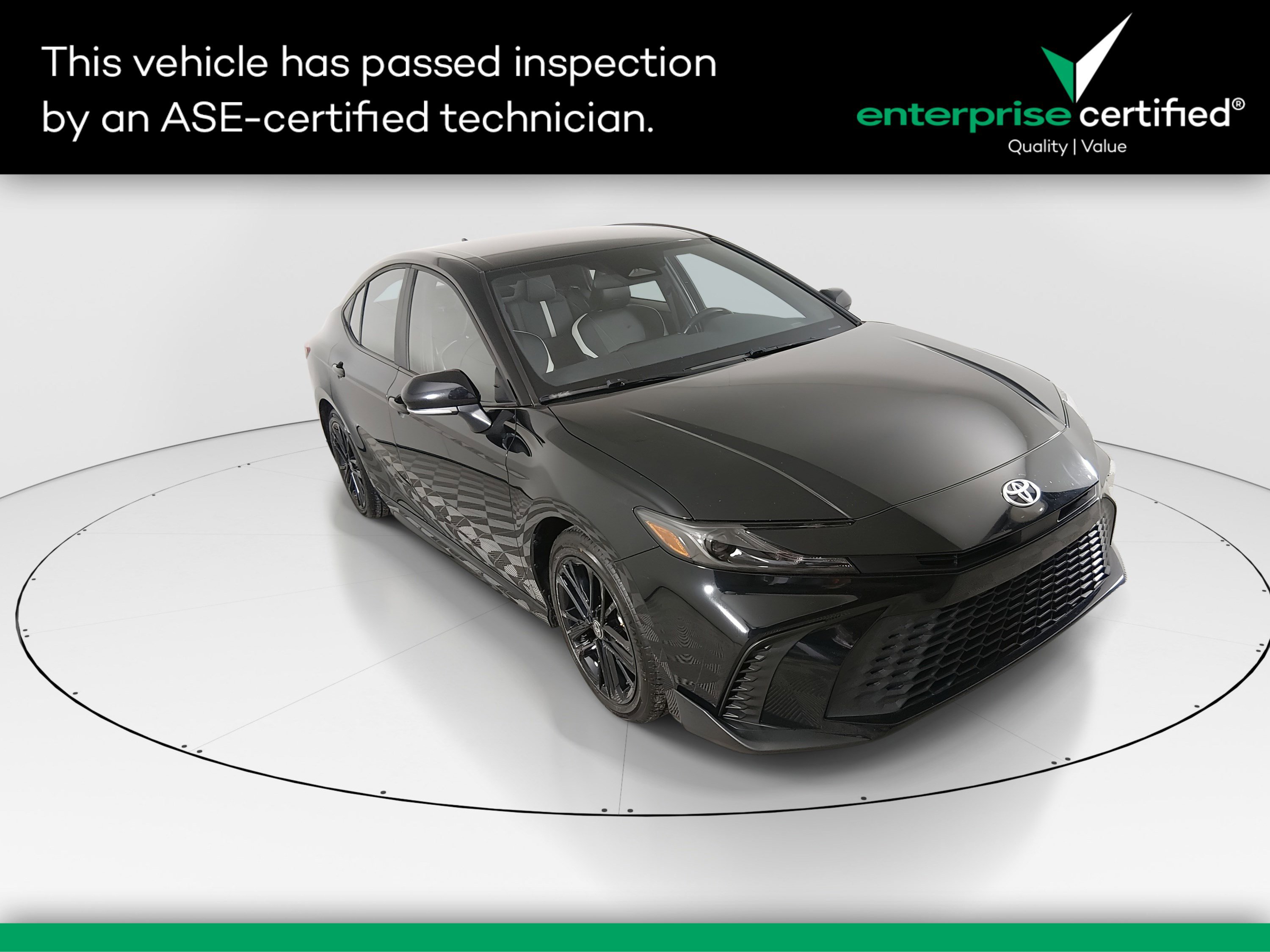 2025 Toyota Camry SE's photo