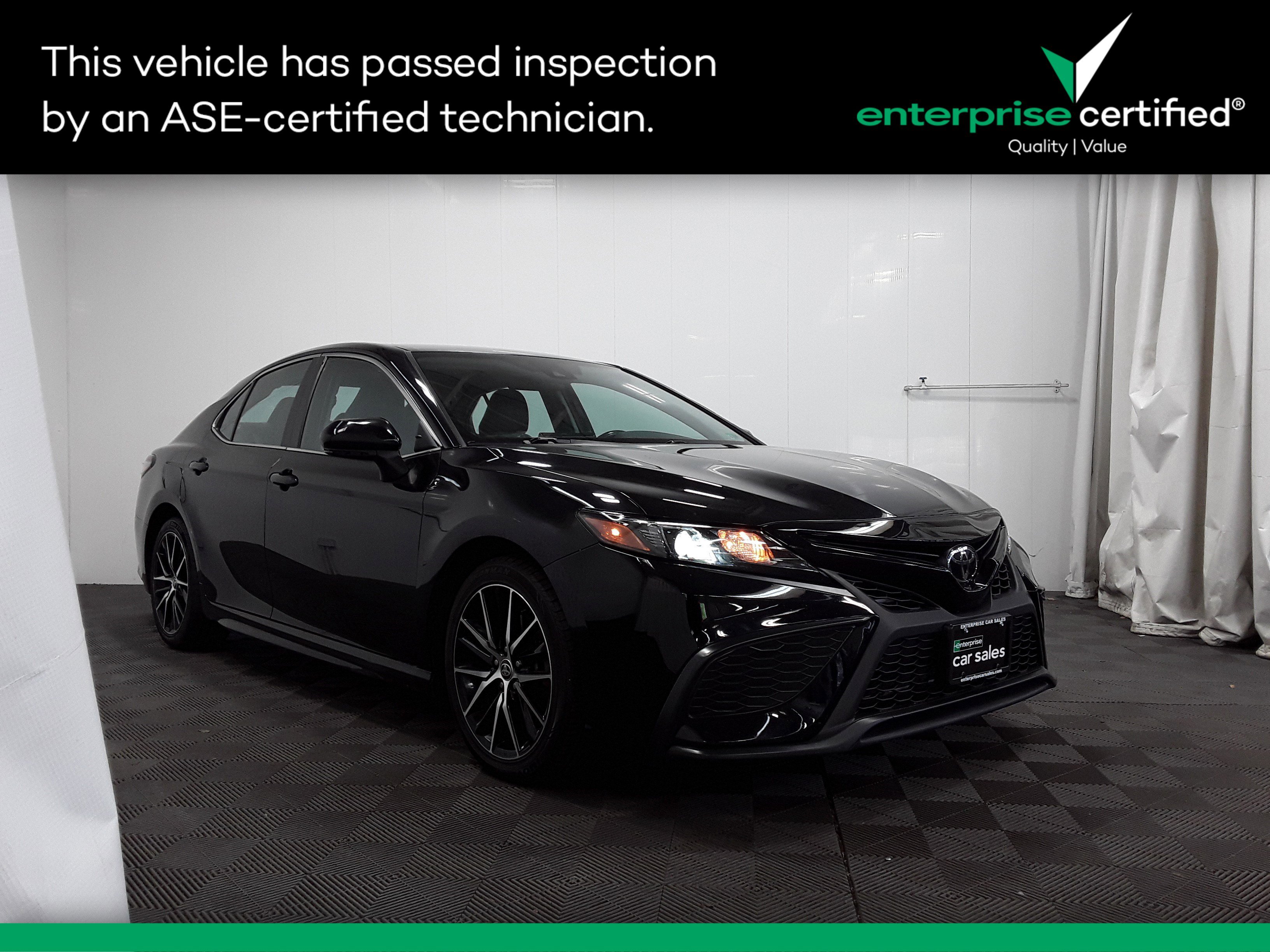 2022 Toyota Camry SE Auto