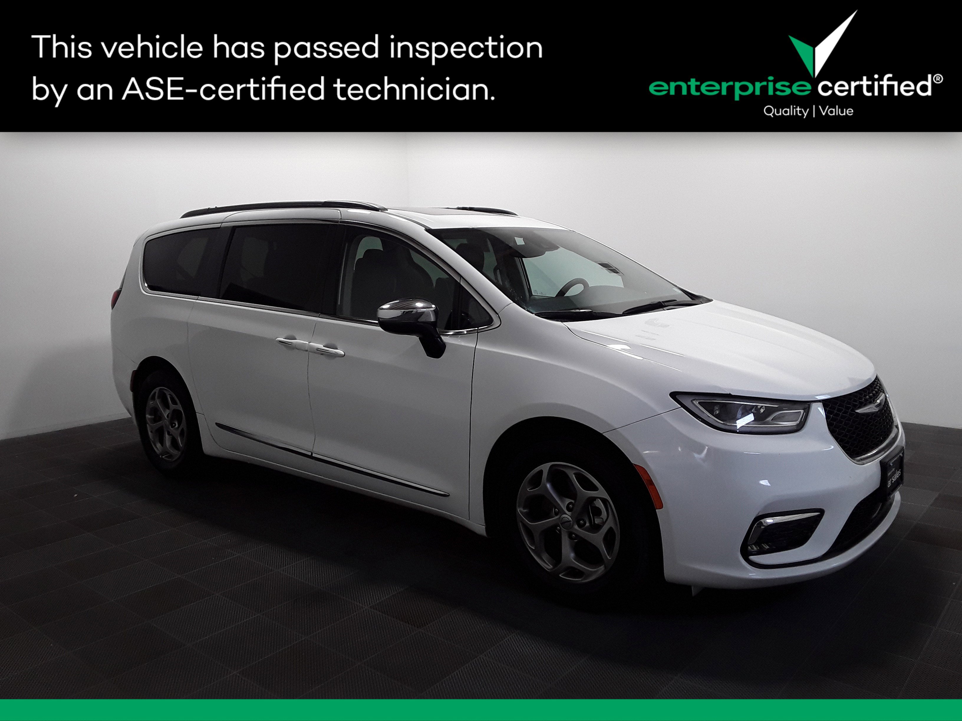 2023 Chrysler Pacifica Limited's photo