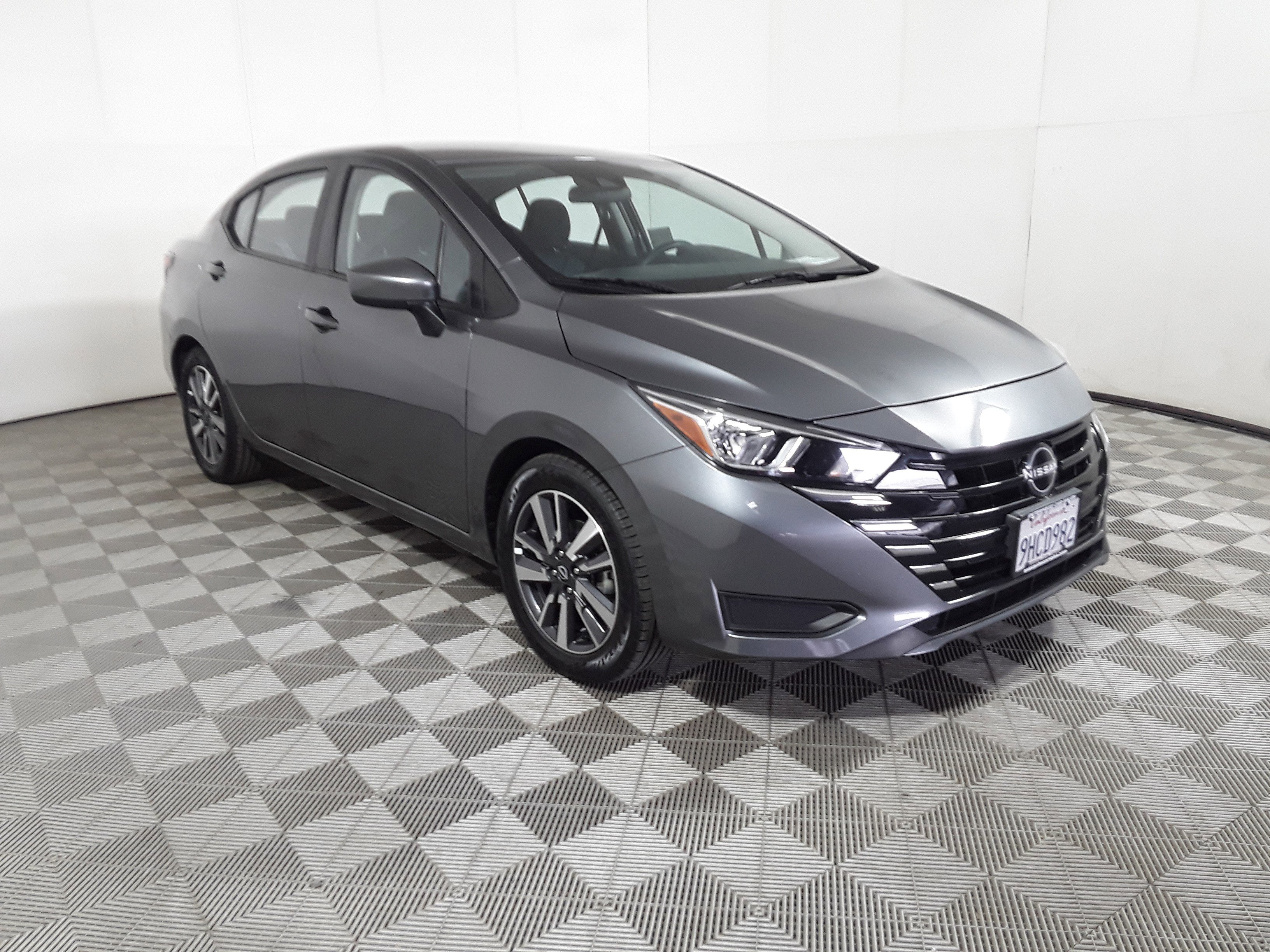 2023 Nissan Versa SV CVT