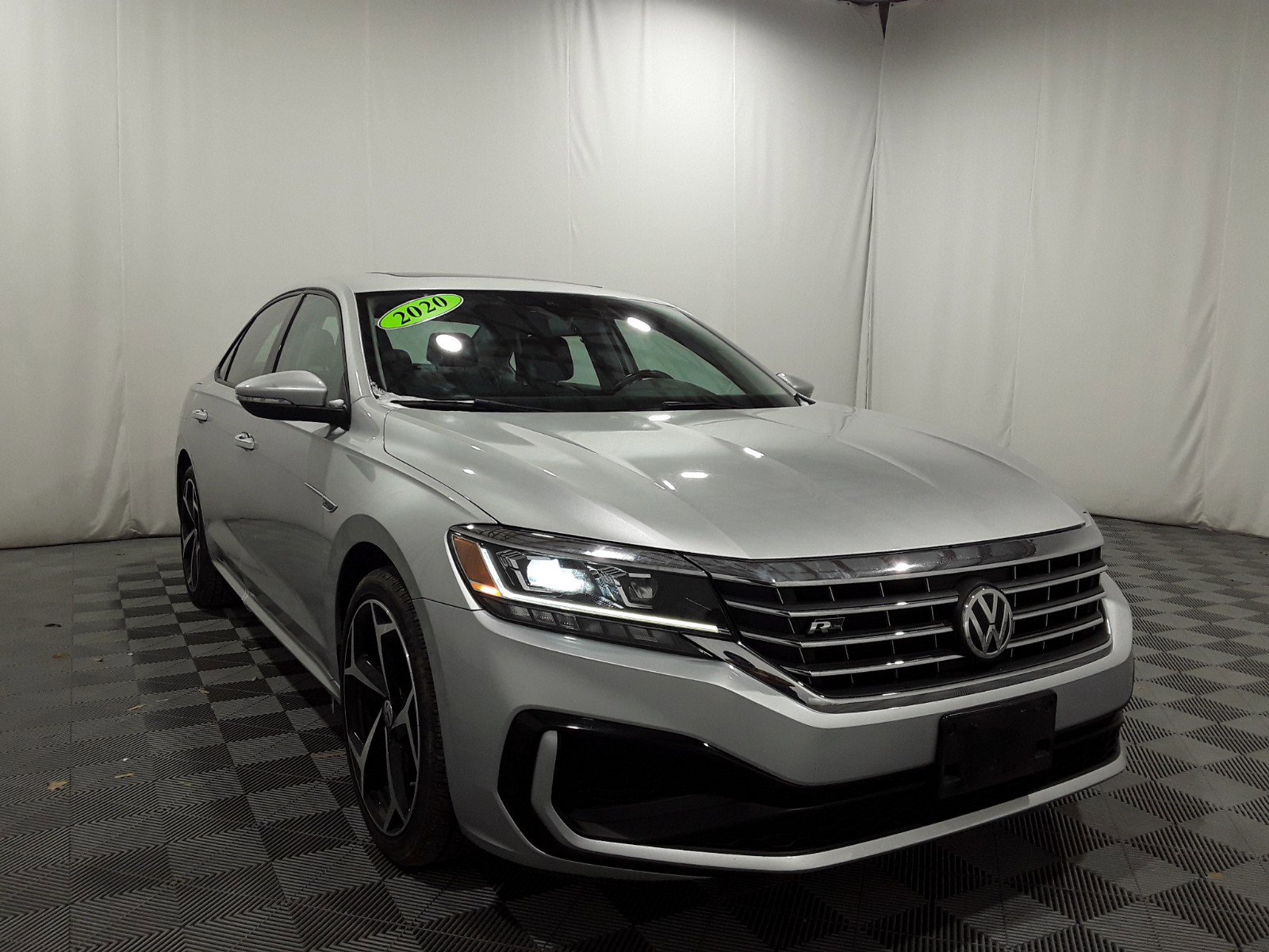 2020 Volkswagen Passat 2.0T R-Line Auto