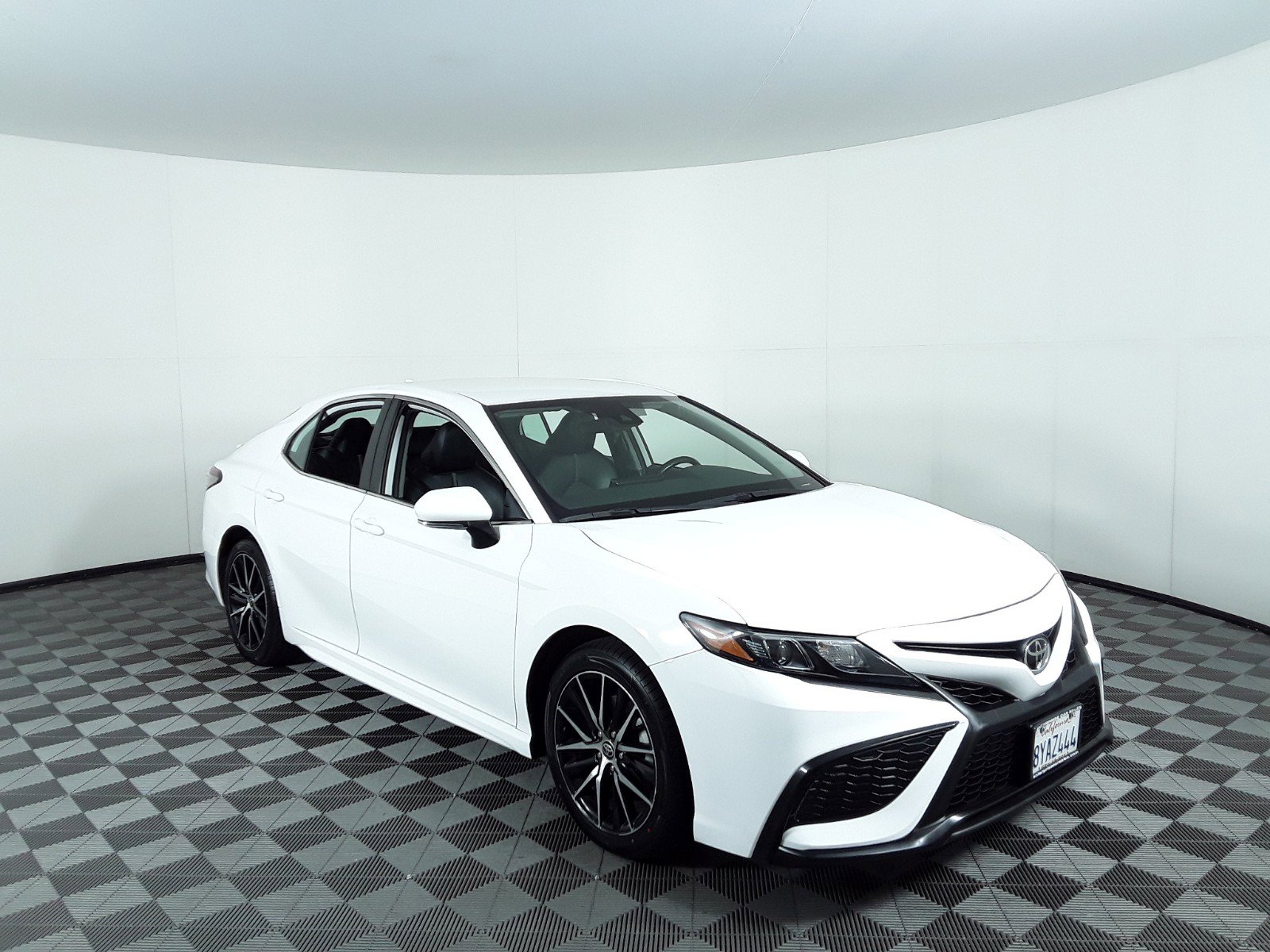 2022 Toyota Camry SE Auto