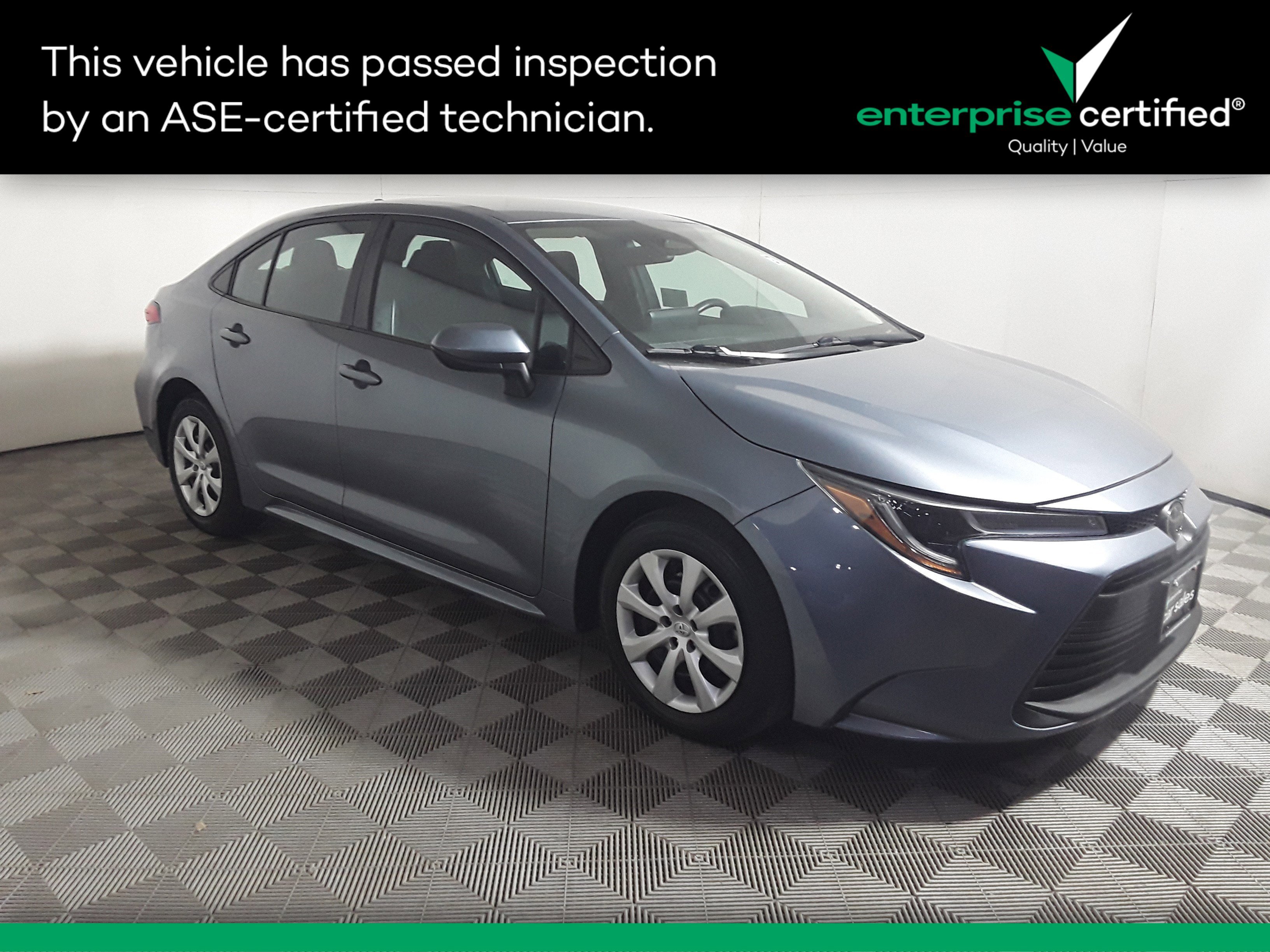 2024 Toyota Corolla LE's photo