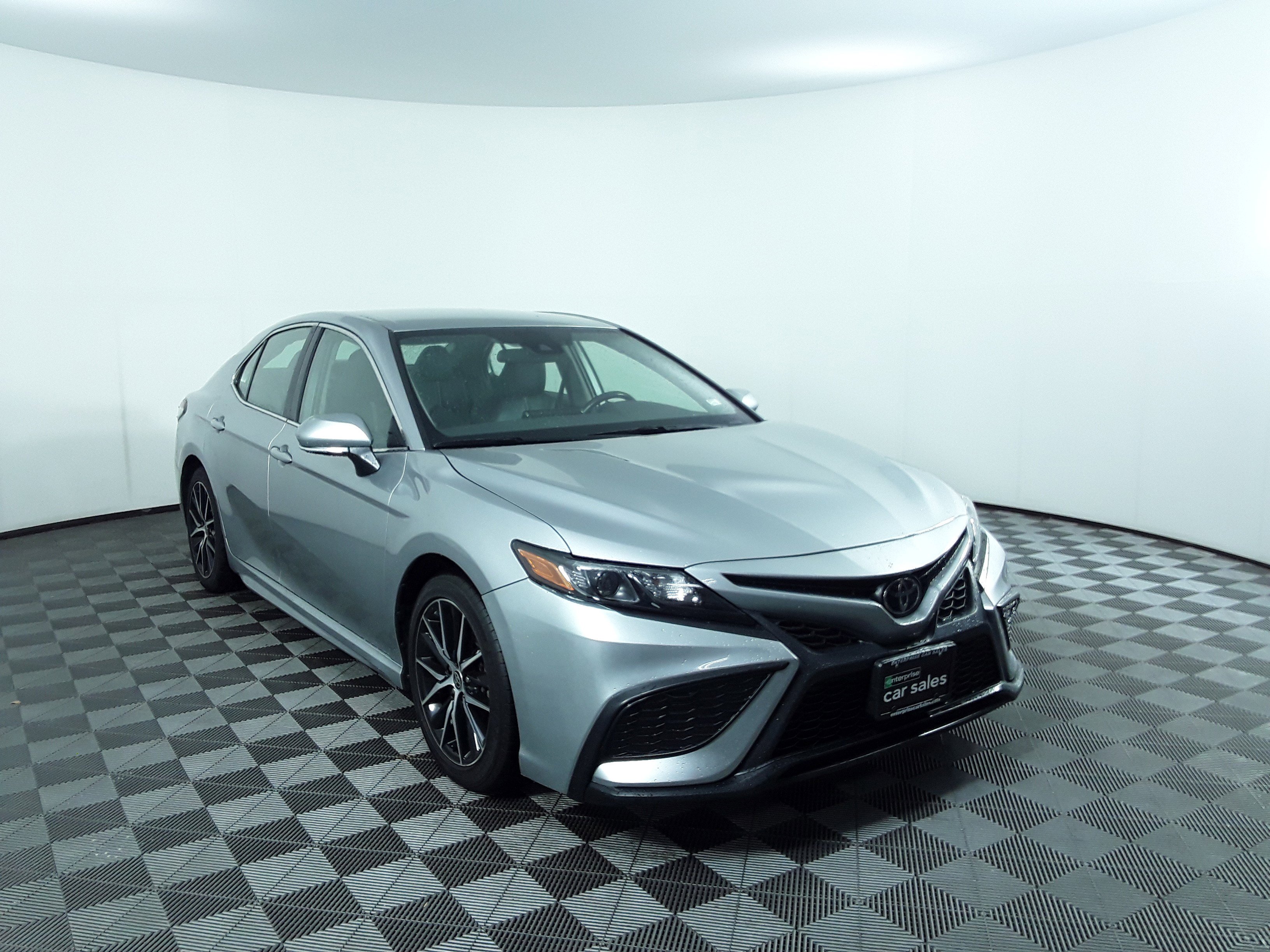 Used 2023 Toyota Camry SE Auto