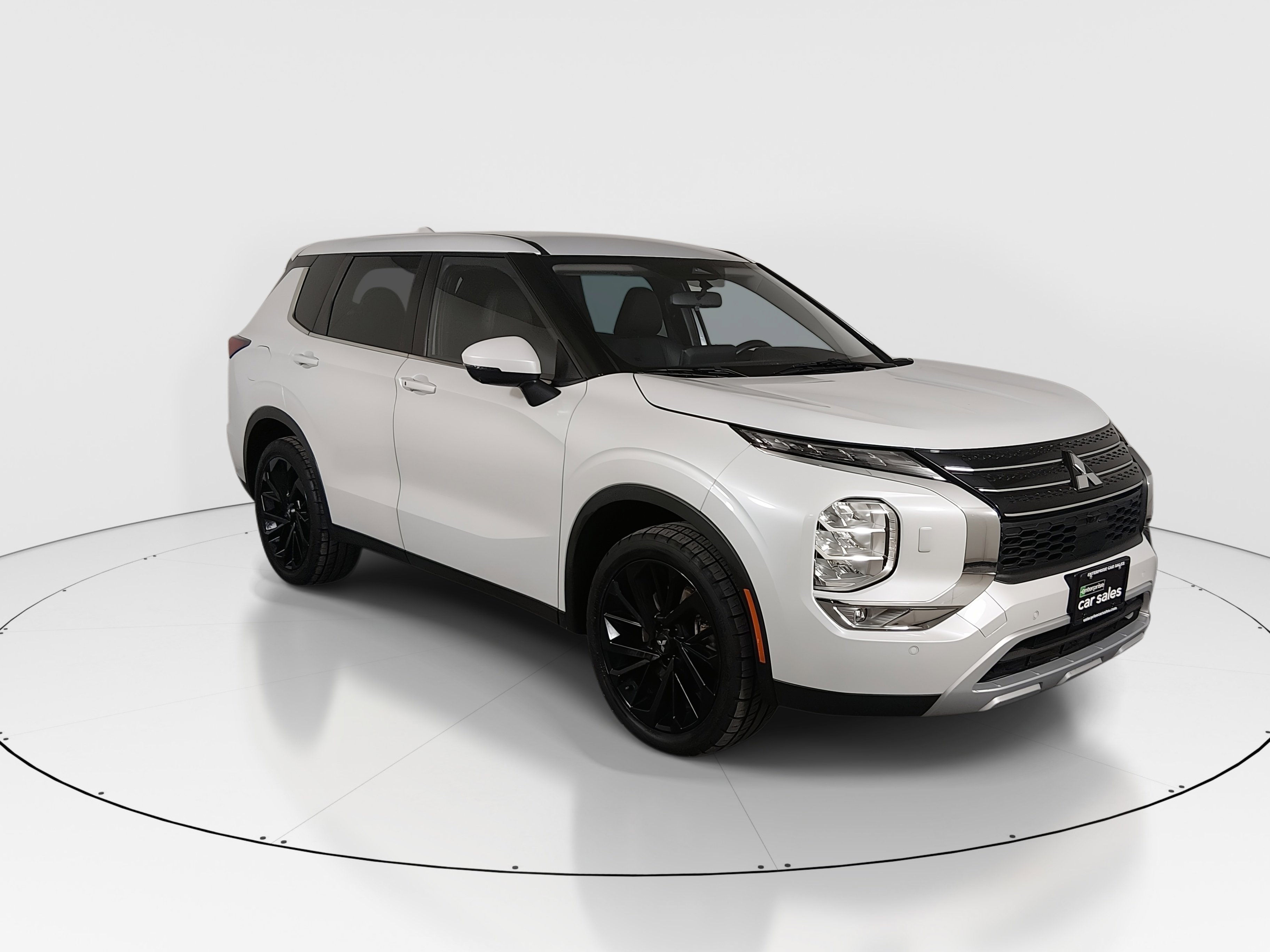 2023 Mitsubishi Outlander SE's photo