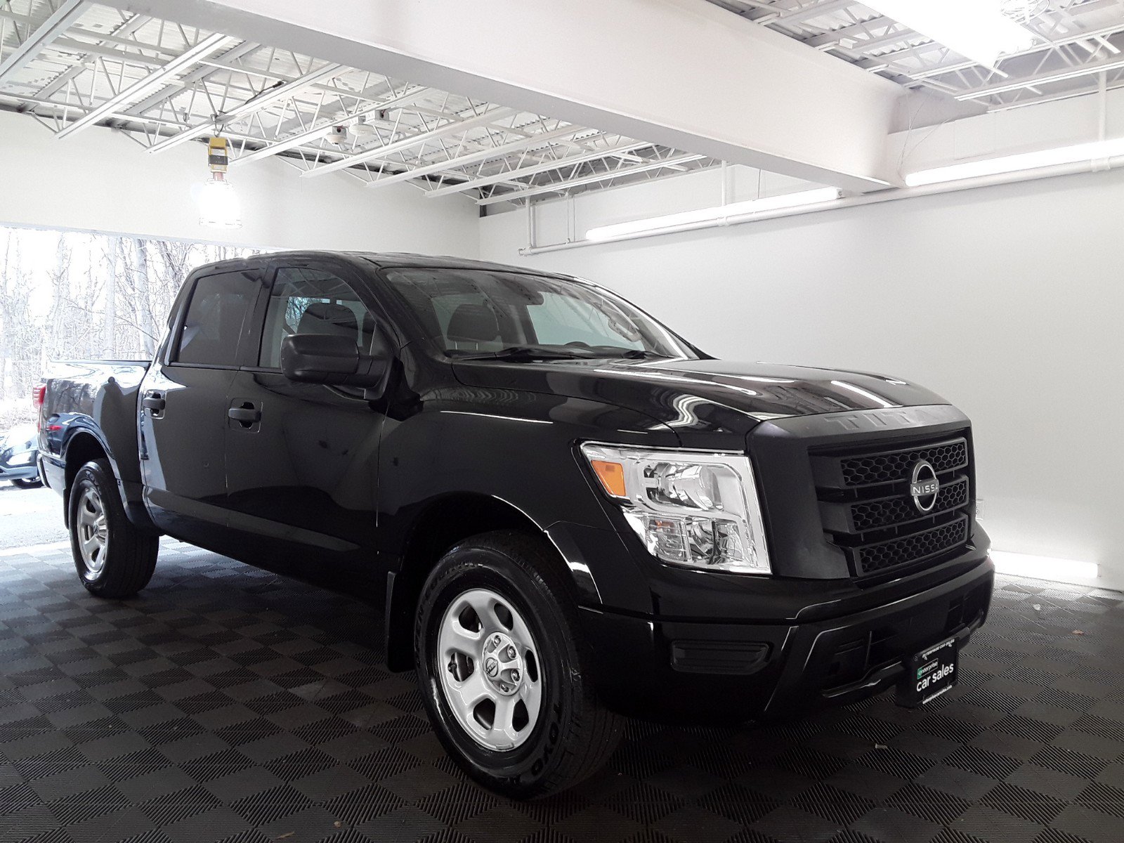 2023 Nissan Titan S 4x4 Crew Cab