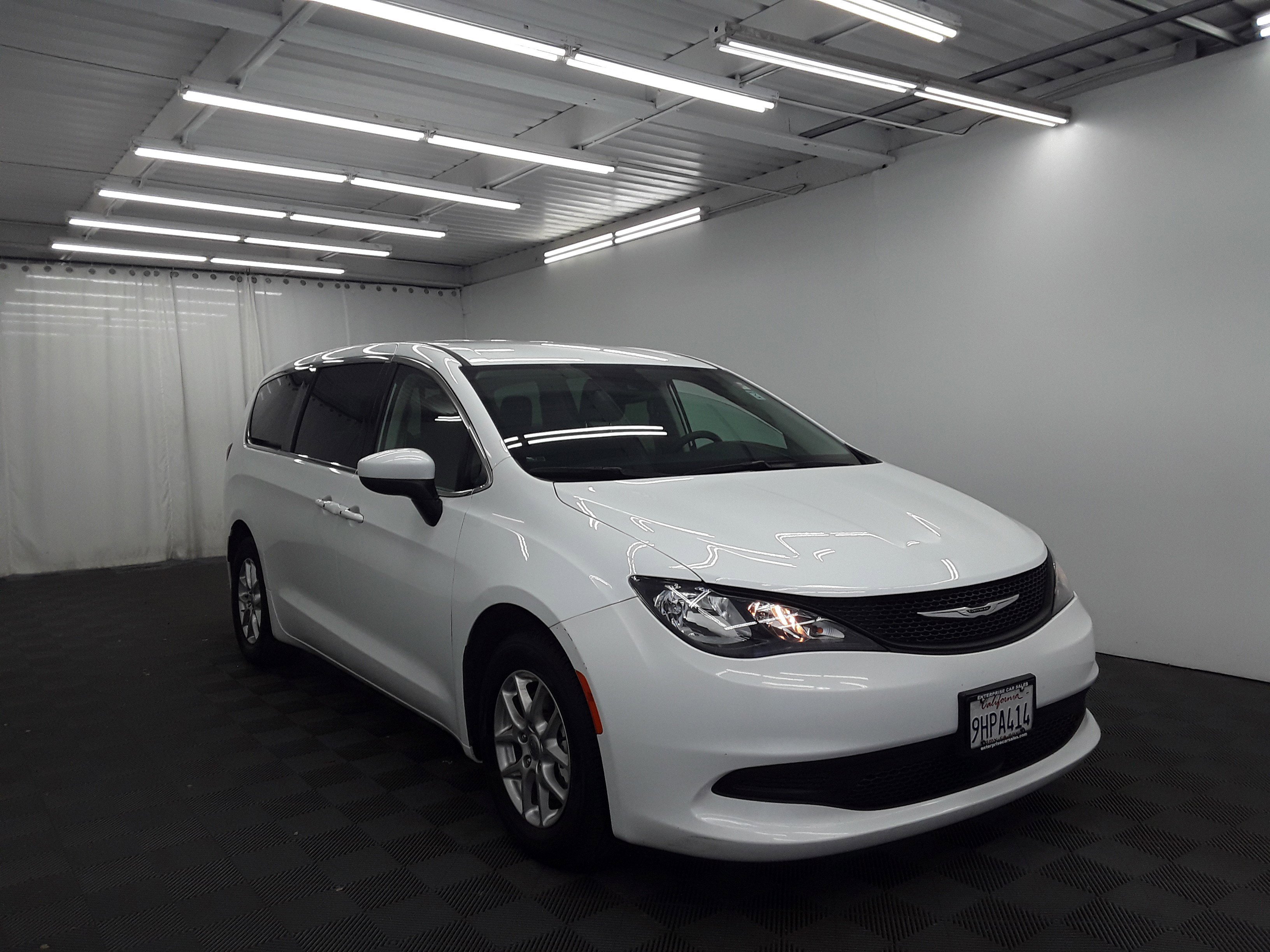 2023 Chrysler Voyager LX FWD