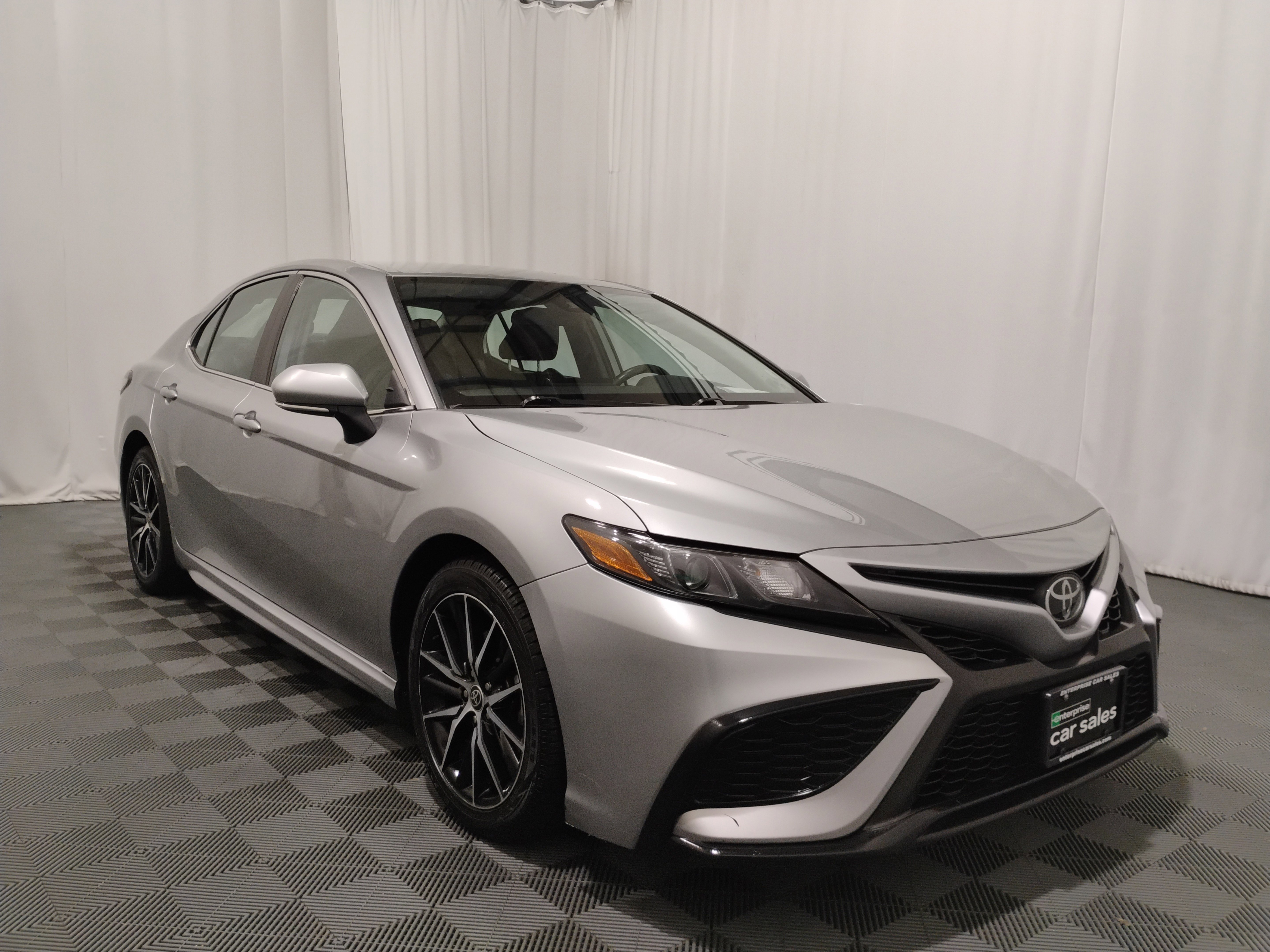 2022 Toyota Camry SE Auto