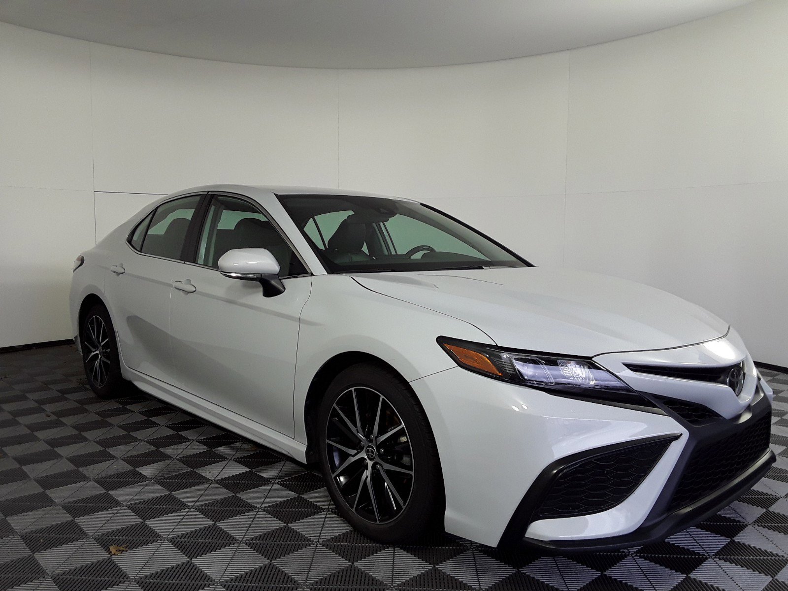 2022 Toyota Camry SE Auto