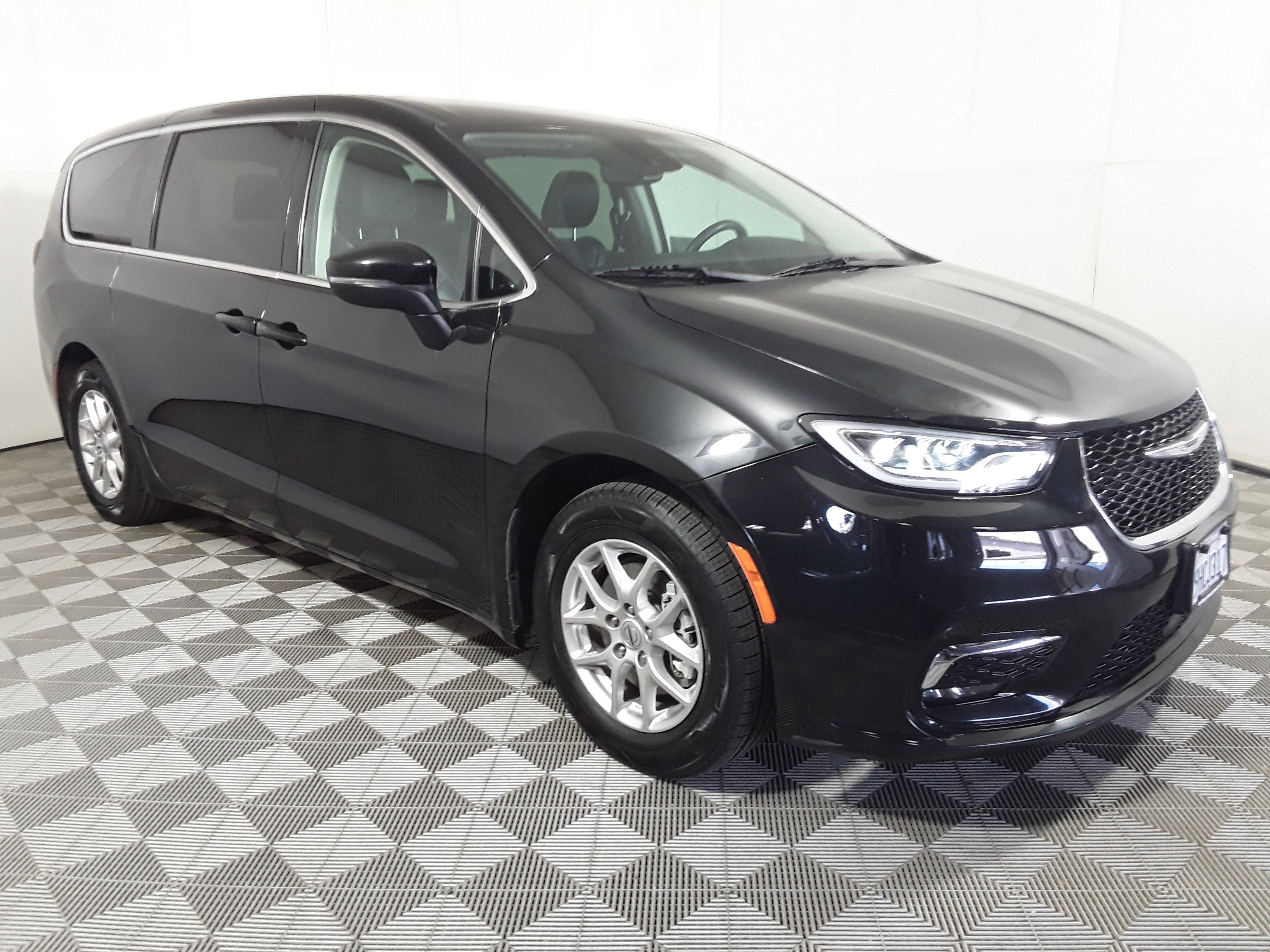 2023 Chrysler Pacifica Touring L FWD
