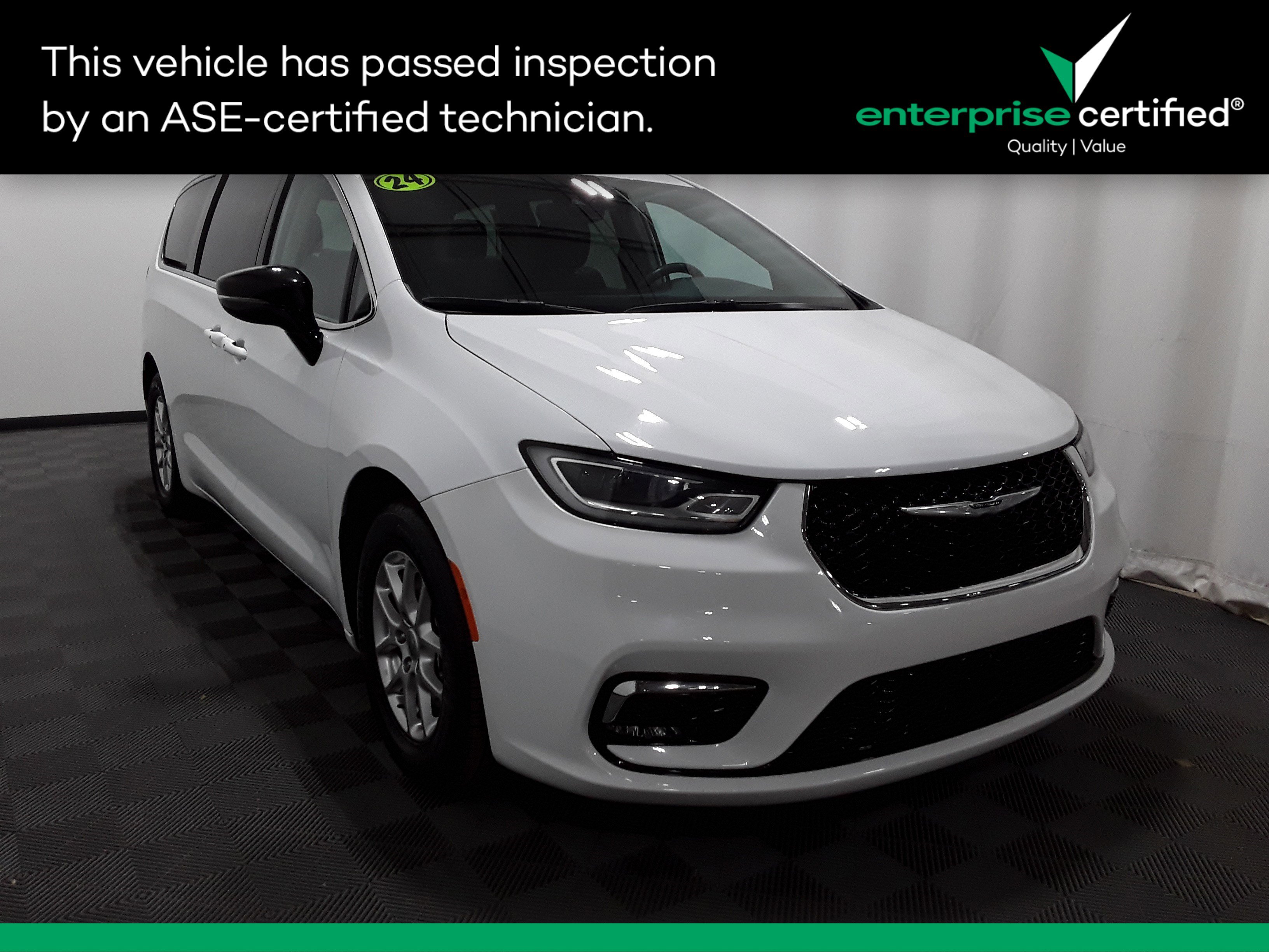 2024 Chrysler Pacifica Touring L's photo