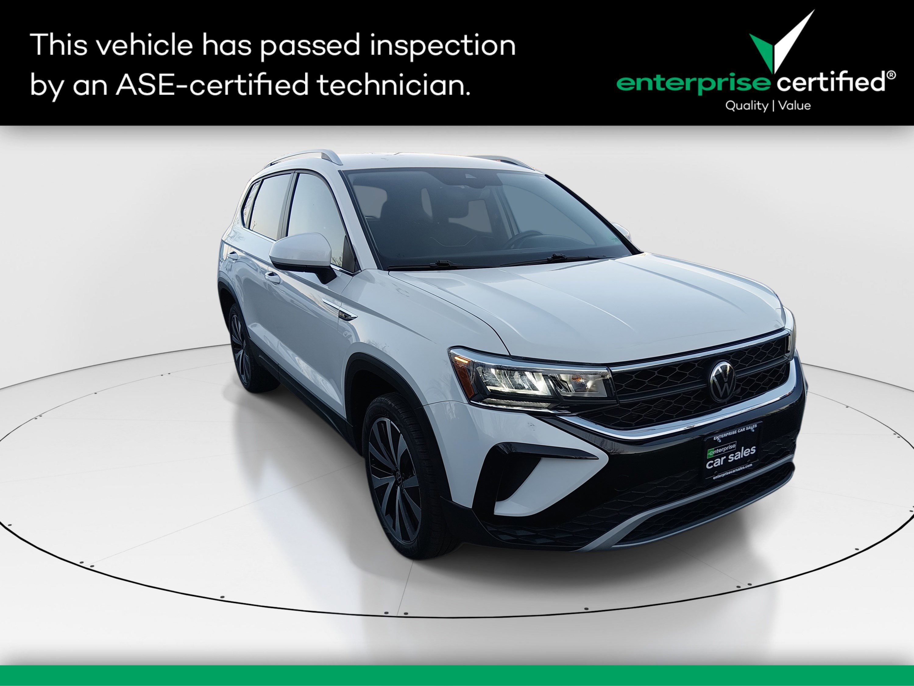 2024 Volkswagen Taos SE's photo