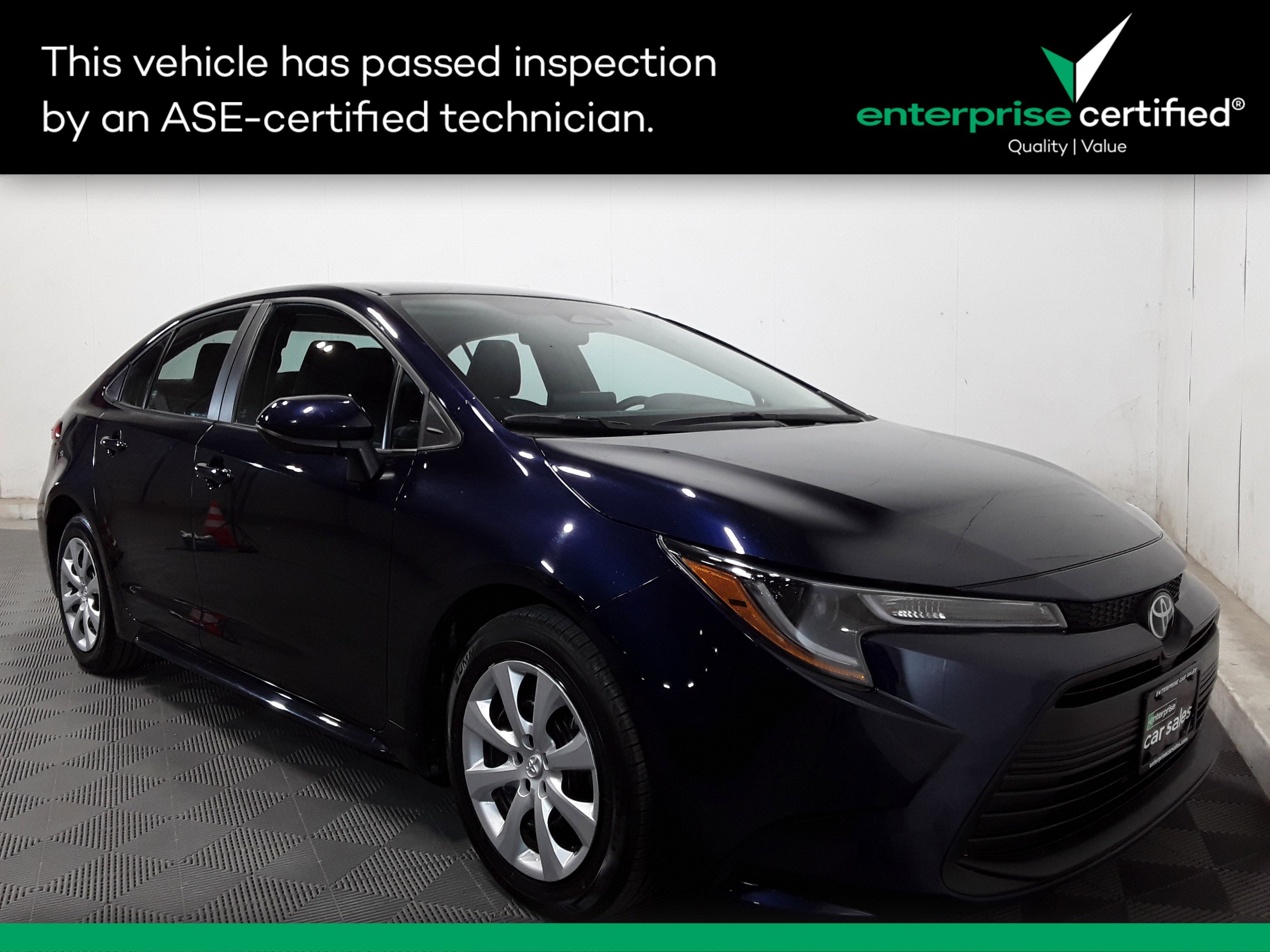 2023 Toyota Corolla LE's photo