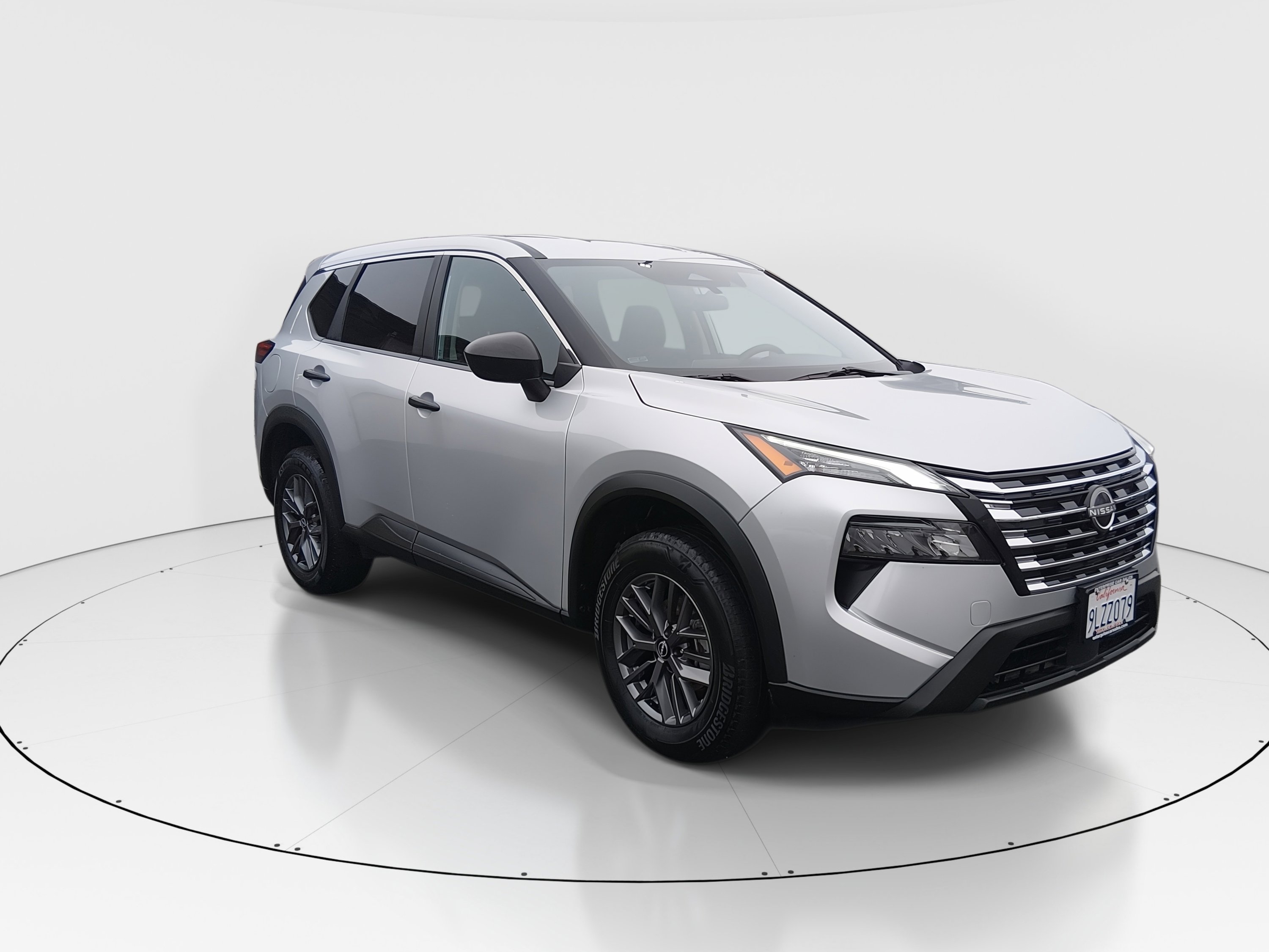 2024 Nissan Rogue S's photo