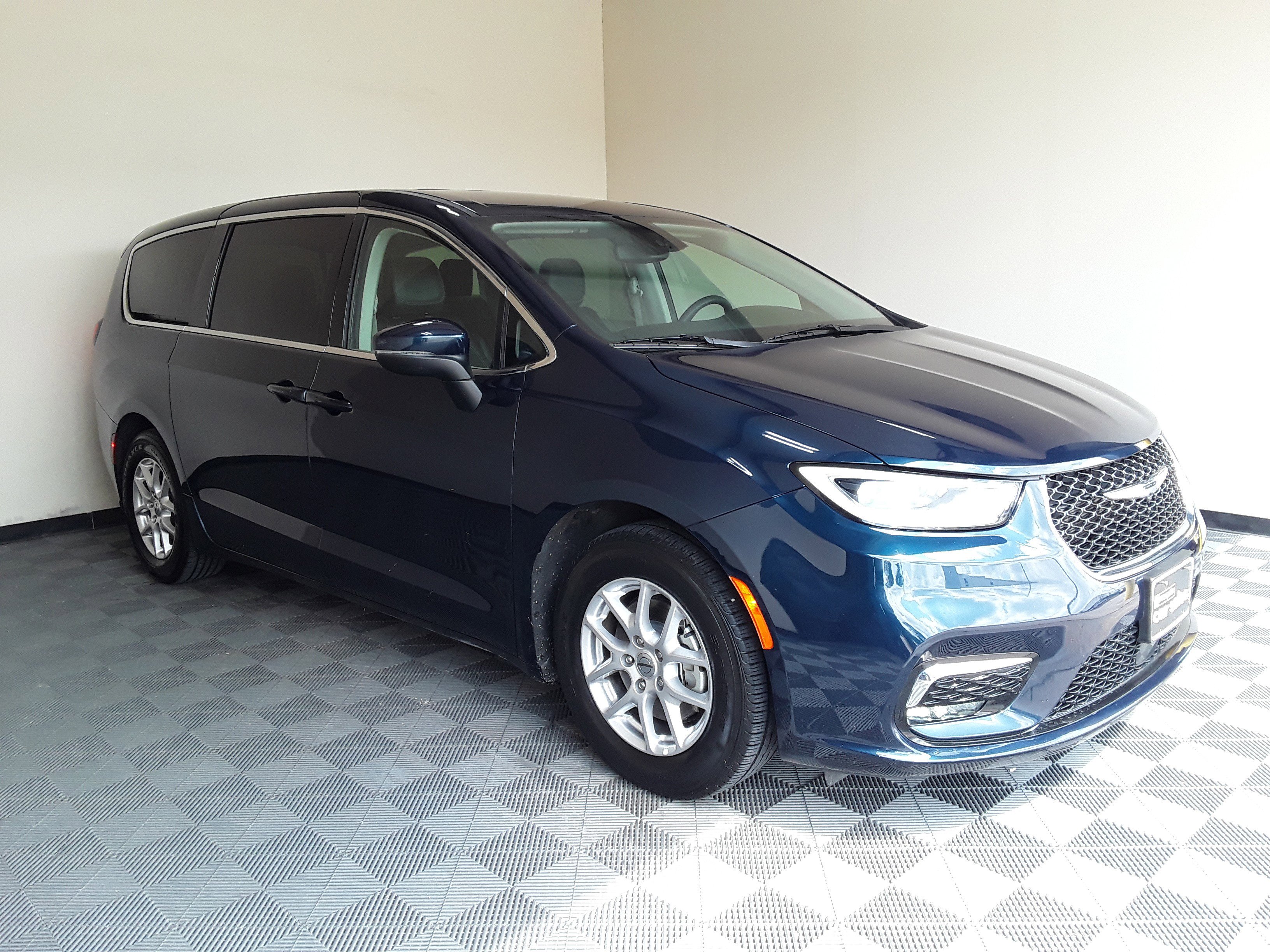 2023 Chrysler Pacifica Touring L FWD