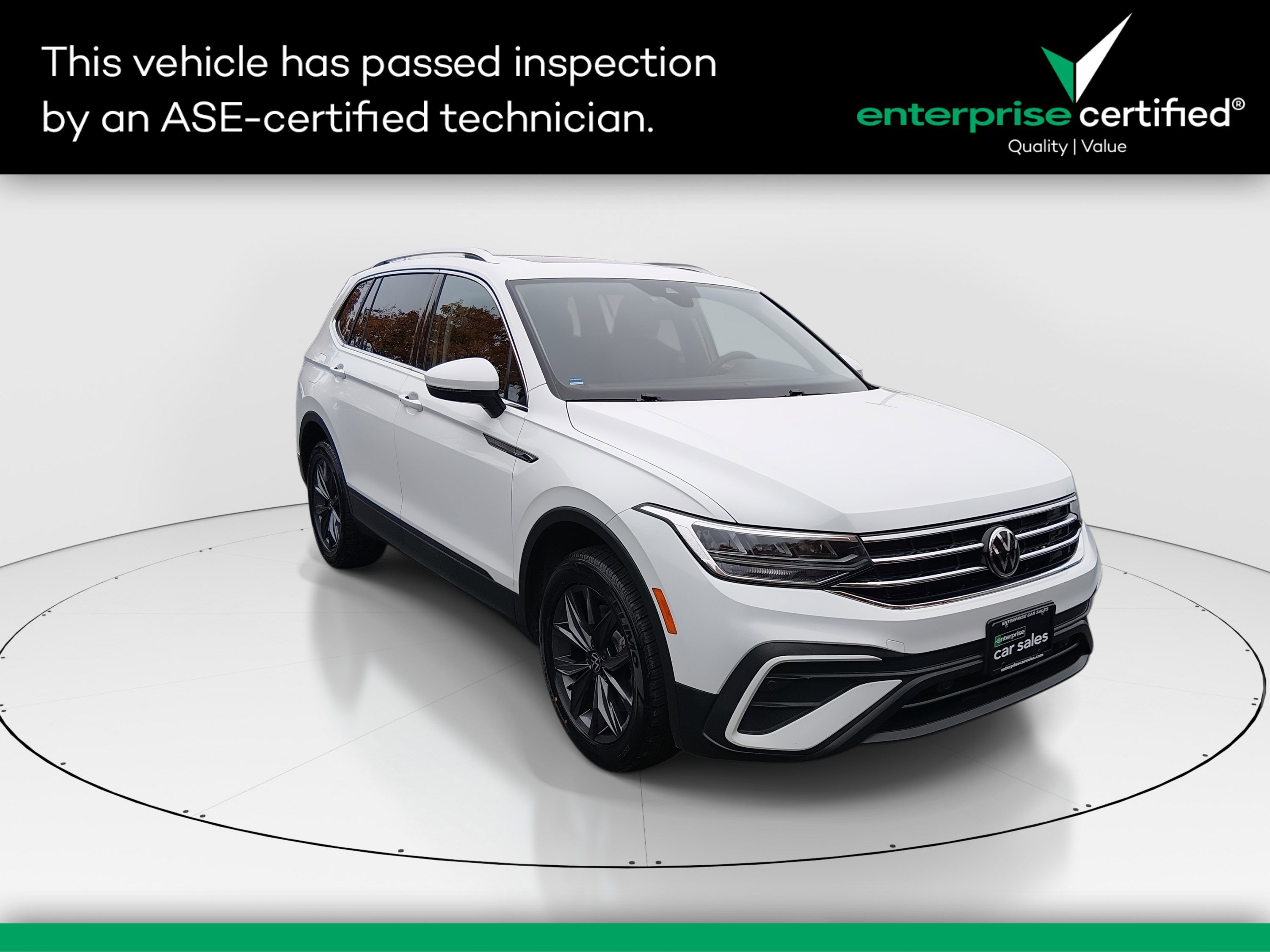 2022 Volkswagen Tiguan SE's photo