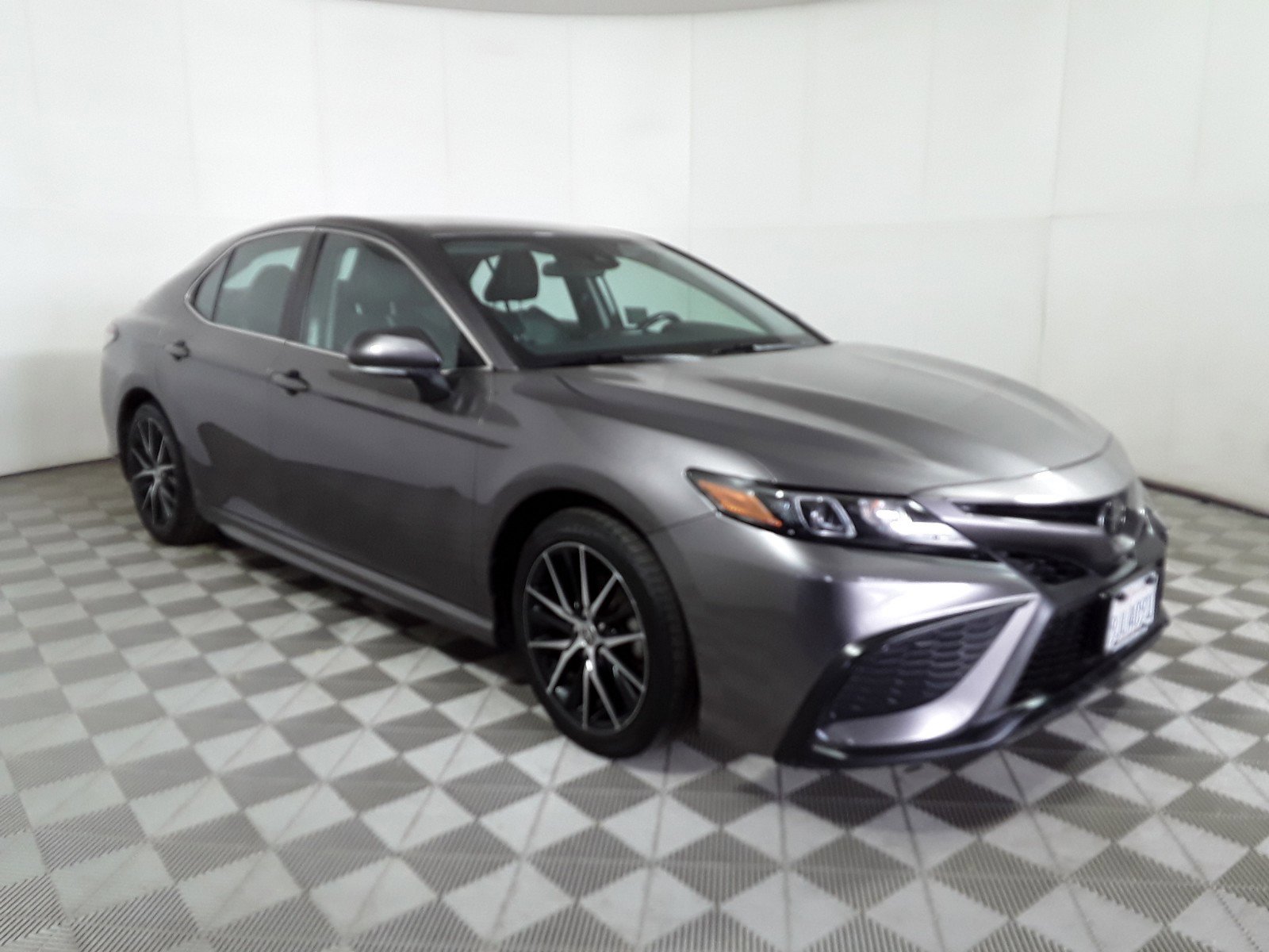 2022 Toyota Camry SE Auto