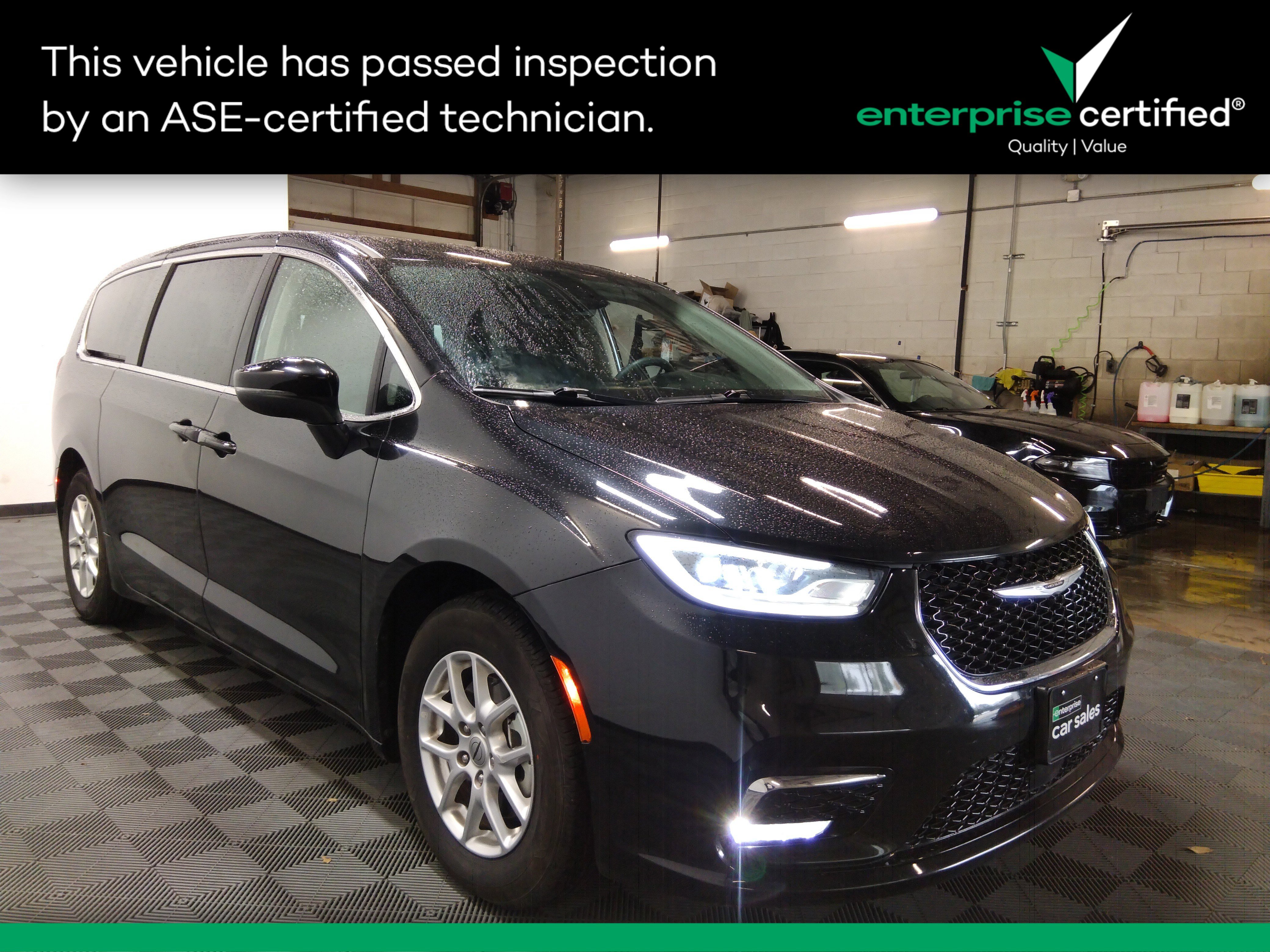 Used 2023 Chrysler Pacifica Touring L FWD