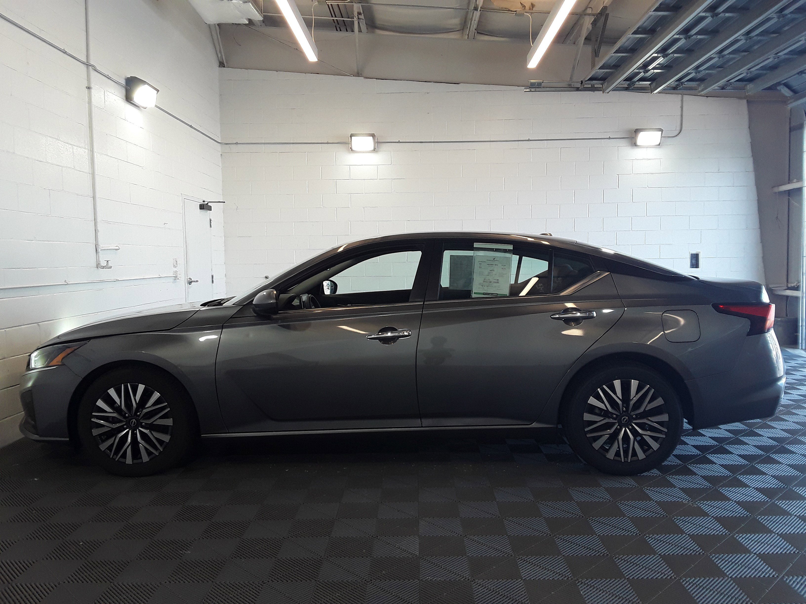 Image of Used 2023 Nissan Altima 2.5 SV Sedan
